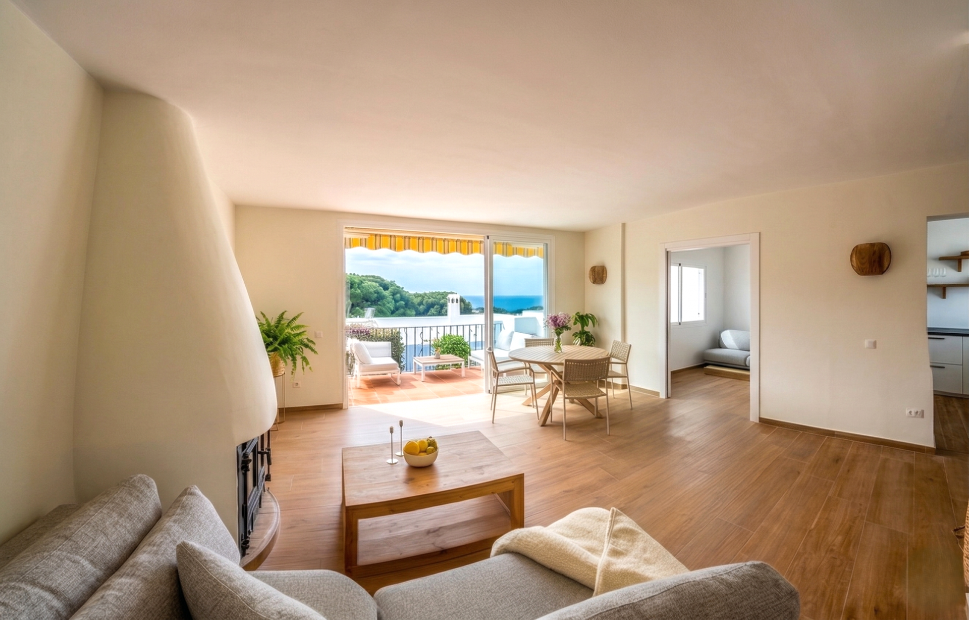 Beautiful, south east facing, three bedroom townhouse located in the in the sought-after area of Cabopino, Marbella