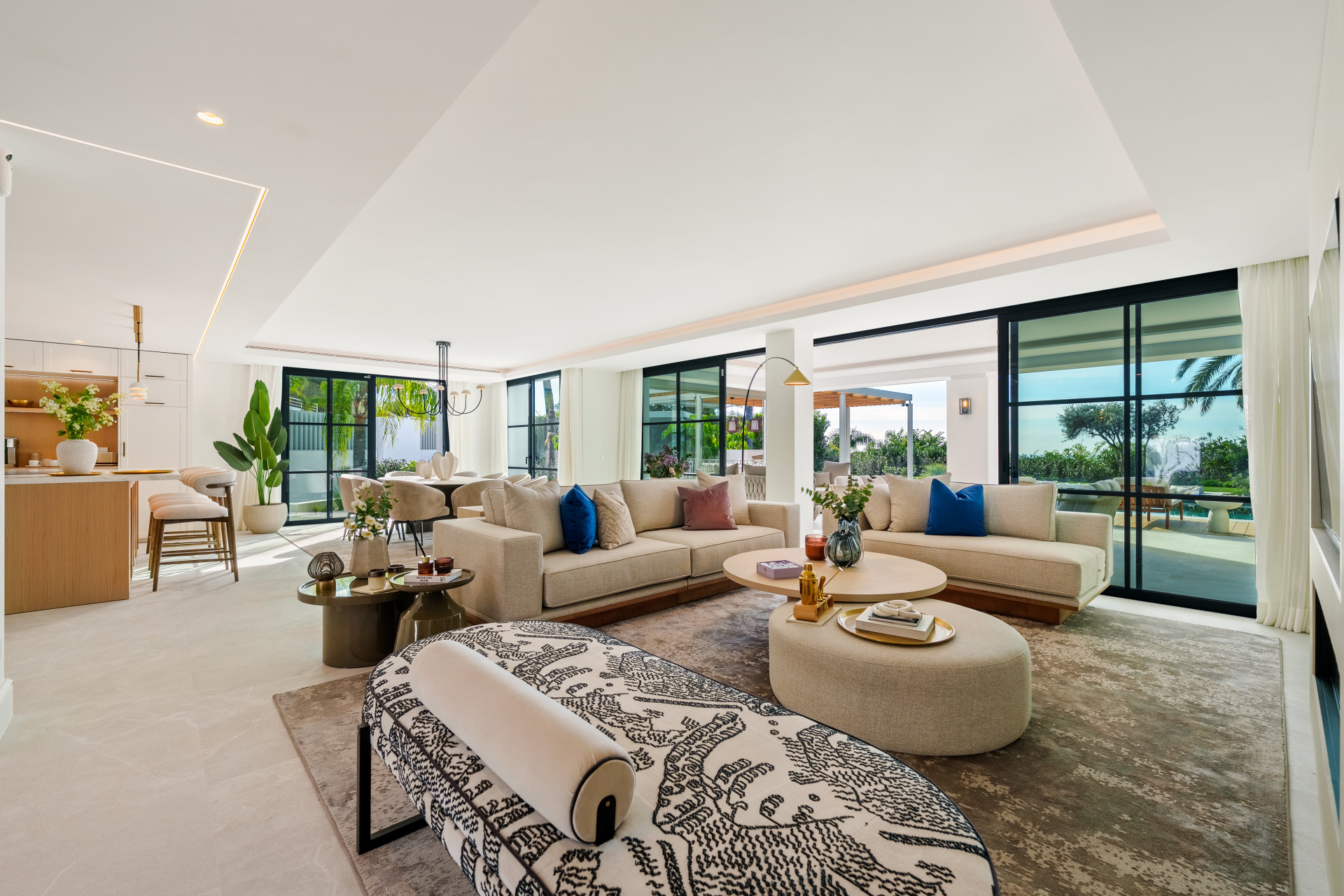 Contemporary south-facing five bedrooms villa with panoramic sea views in La Quinta, Benahavis.