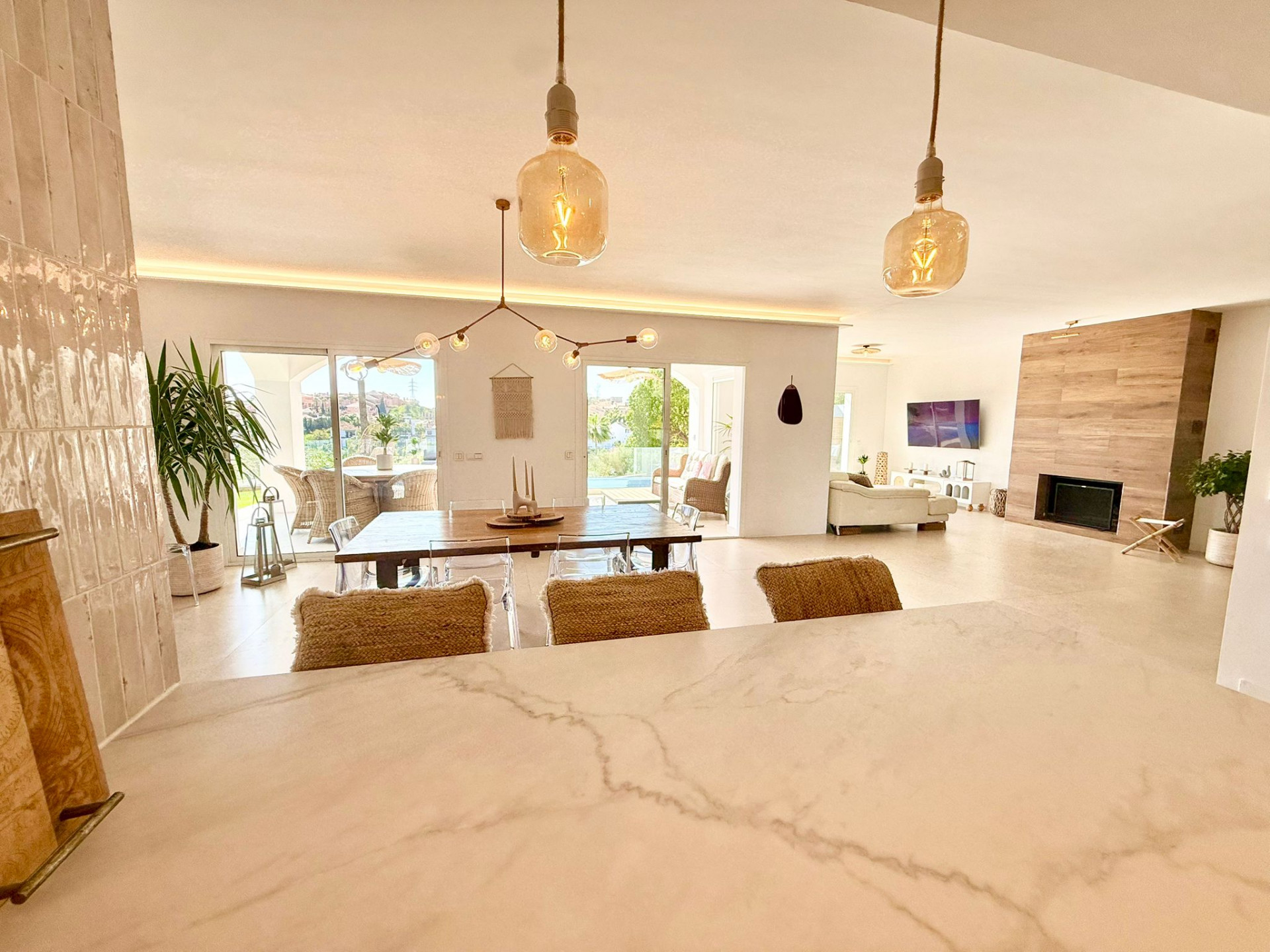 Villa de tres dormitorios con orientación sur oeste, situada en Riviera del Sol, Mijas Costa