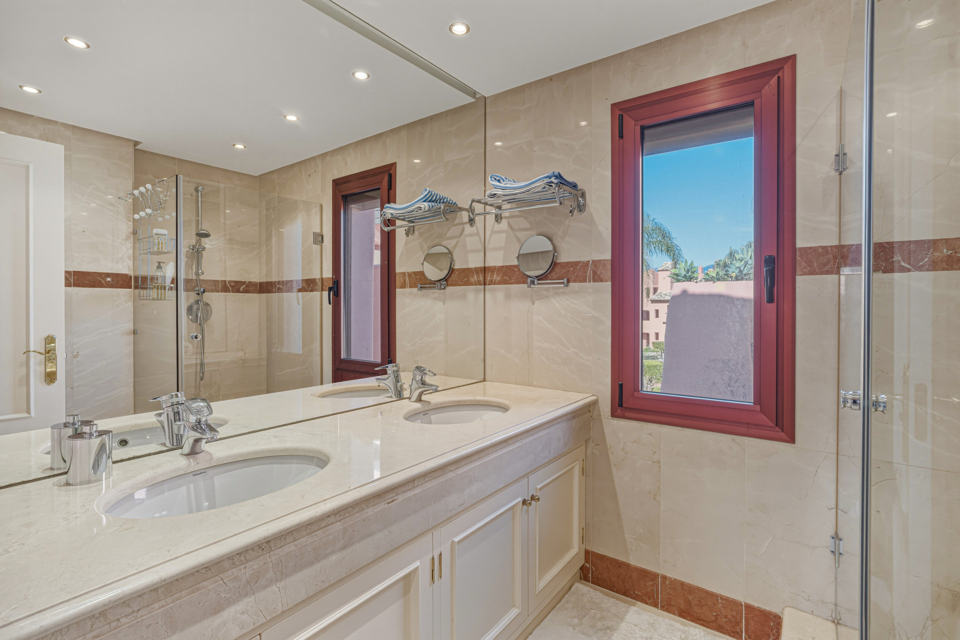 Fantastic south west facing three-bedroom duplex penthouse located in the prestigious gated beachfront community of Menara Beach, Estepona