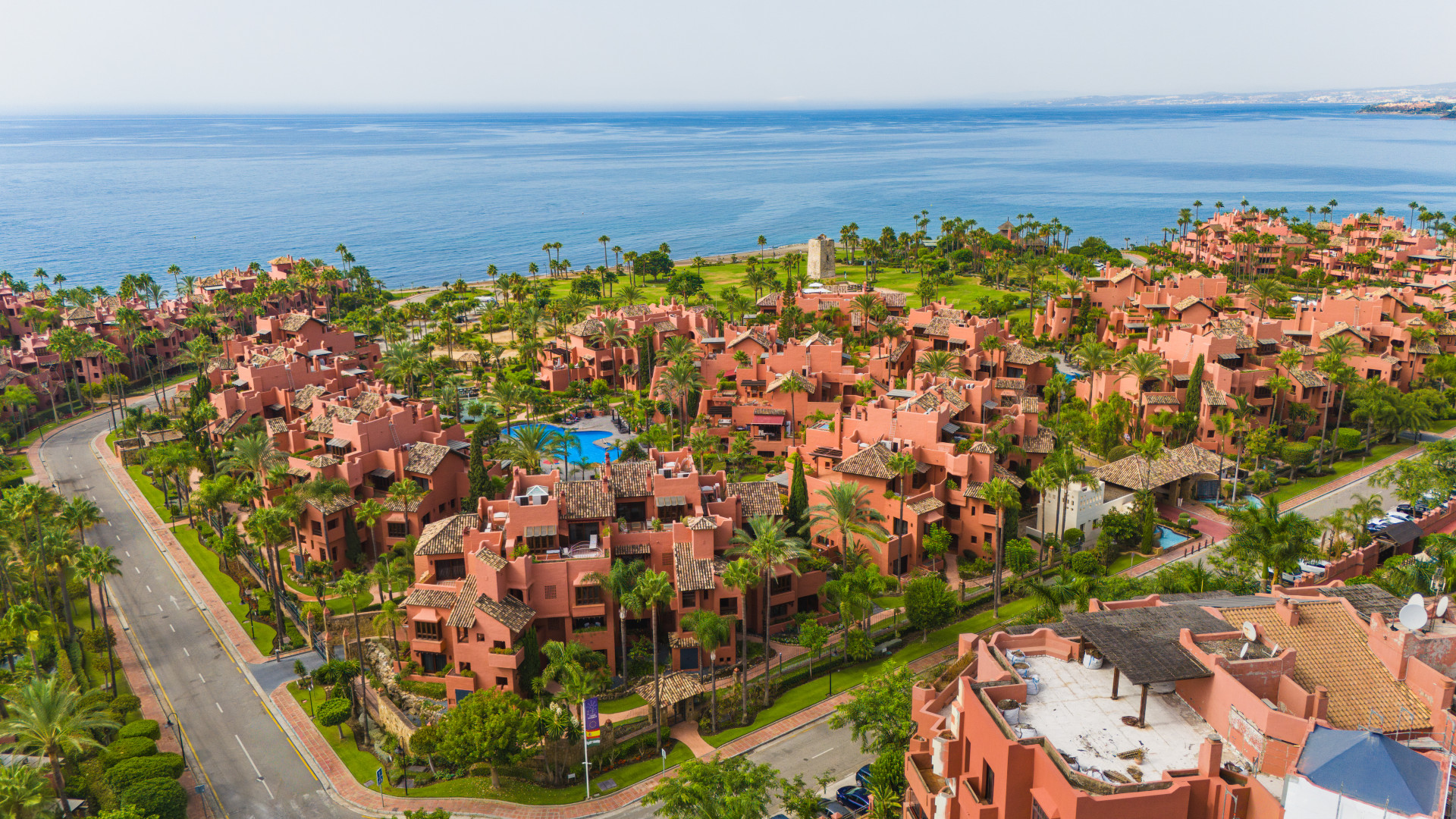 Fantastic south west facing three-bedroom duplex penthouse located in the prestigious gated beachfront community of Menara Beach, Estepona