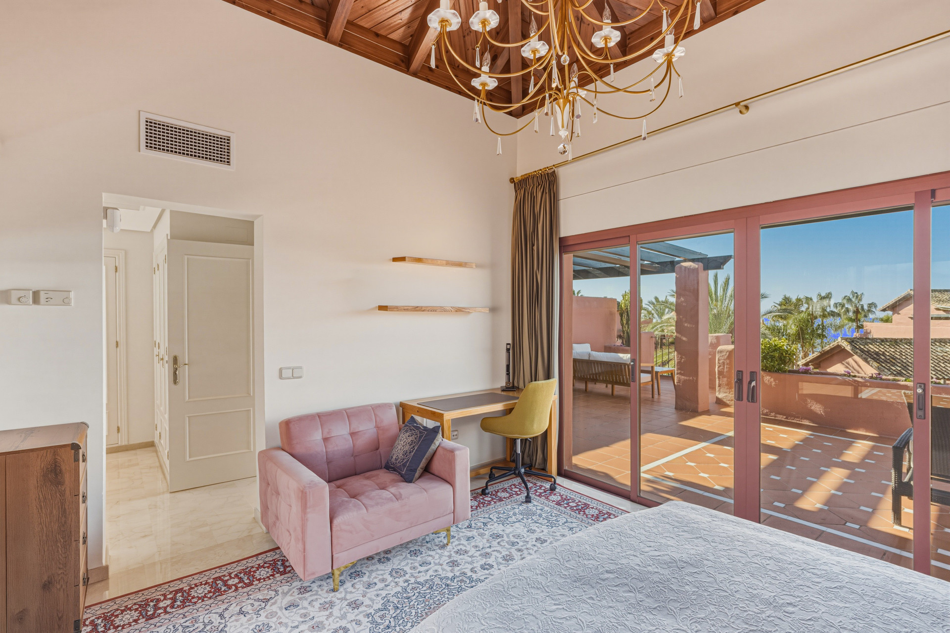 Fantastic south west facing three-bedroom duplex penthouse located in the prestigious gated beachfront community of Menara Beach, Estepona