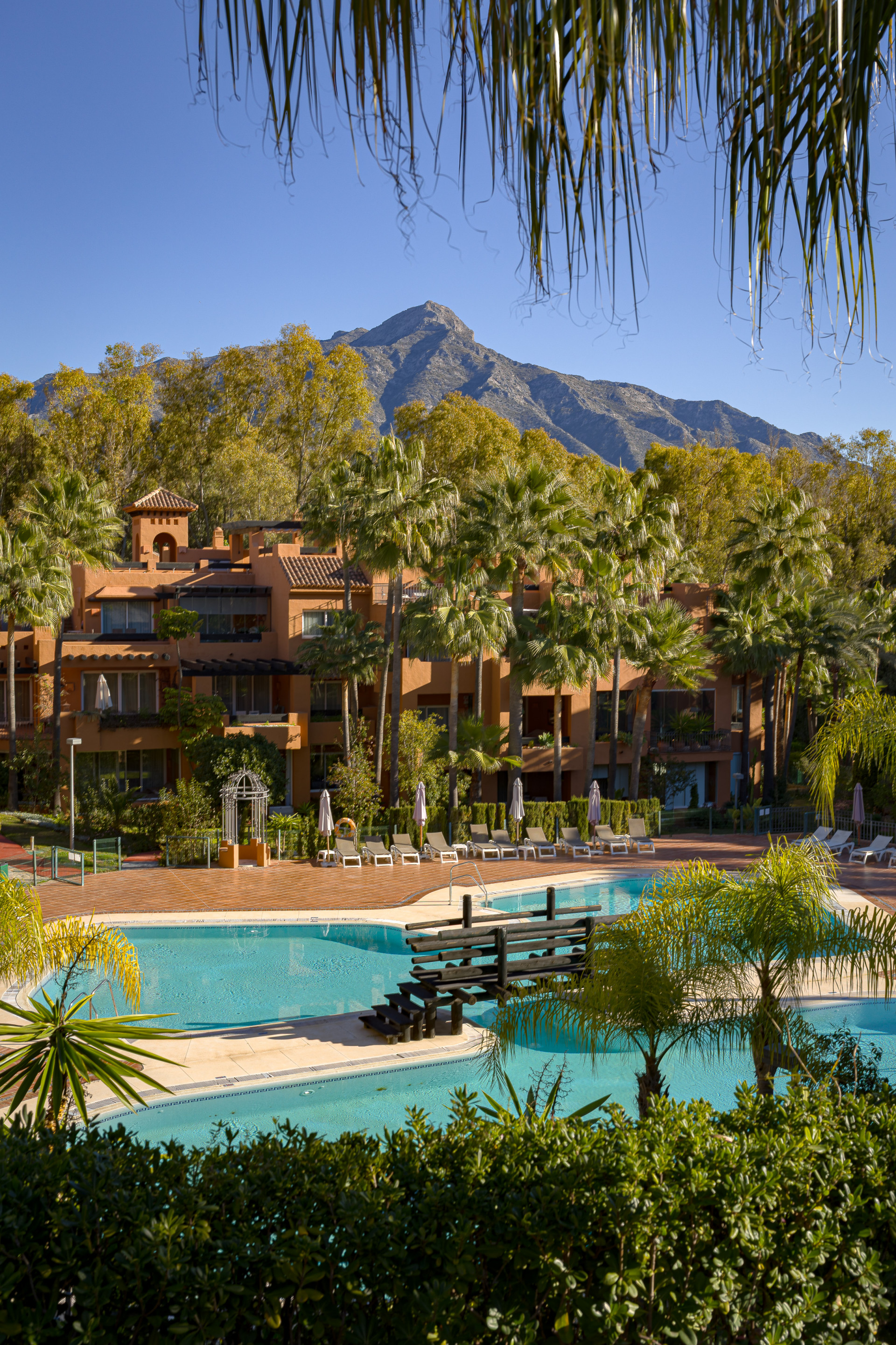 Stunning Four Bedroom Ground Floor Garden Apartment in Alminar de Marbella, Nueva Andalucía