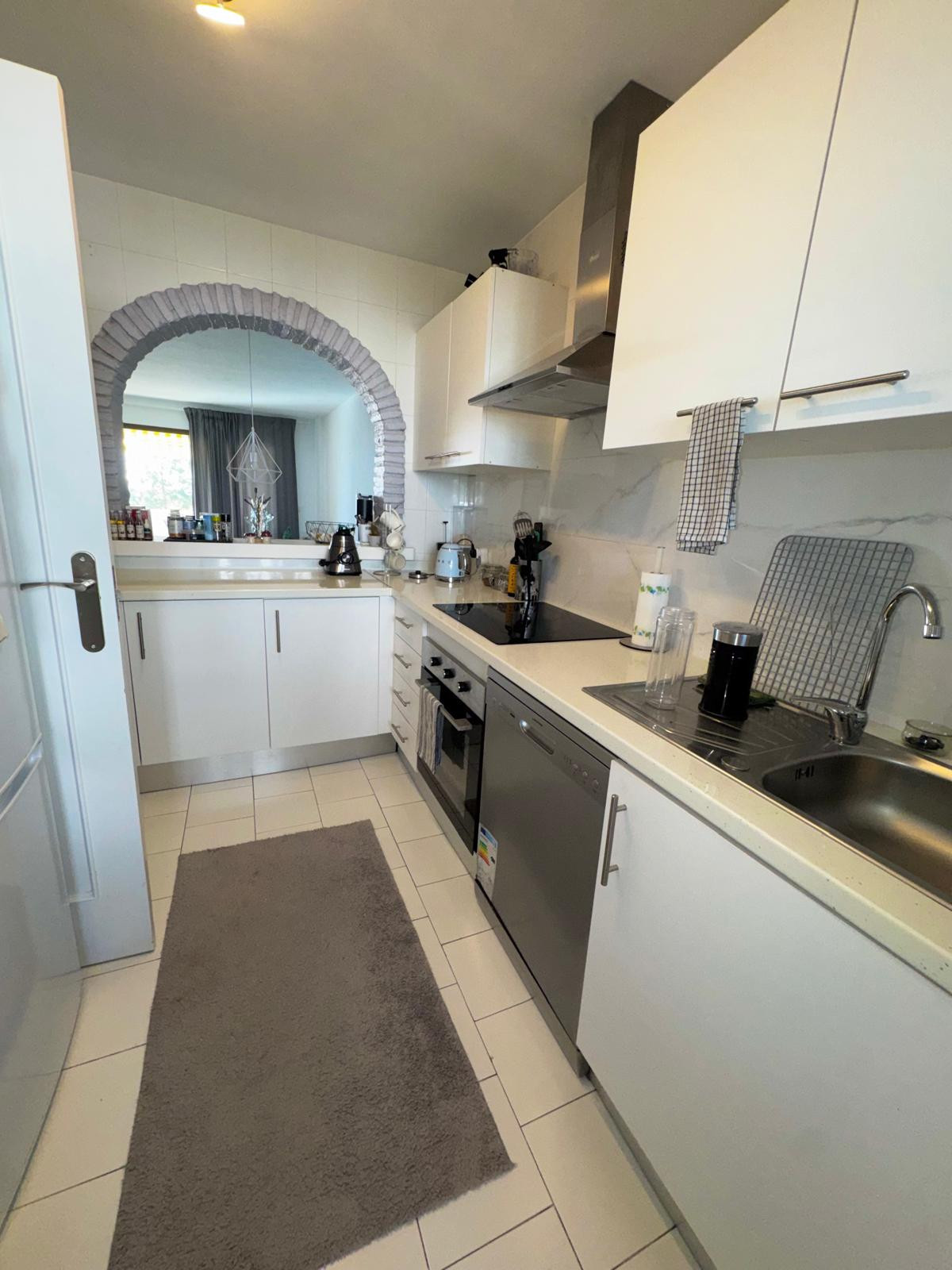 Fantastic two-bedroom, southwest-facing first-floor apartment in Calahonda with beautiful sea views