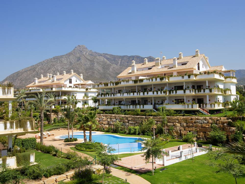 Spacious two bedroom apartment located within the prestigious Lomas del Rey community on Marbella’s iconic Golden Mile