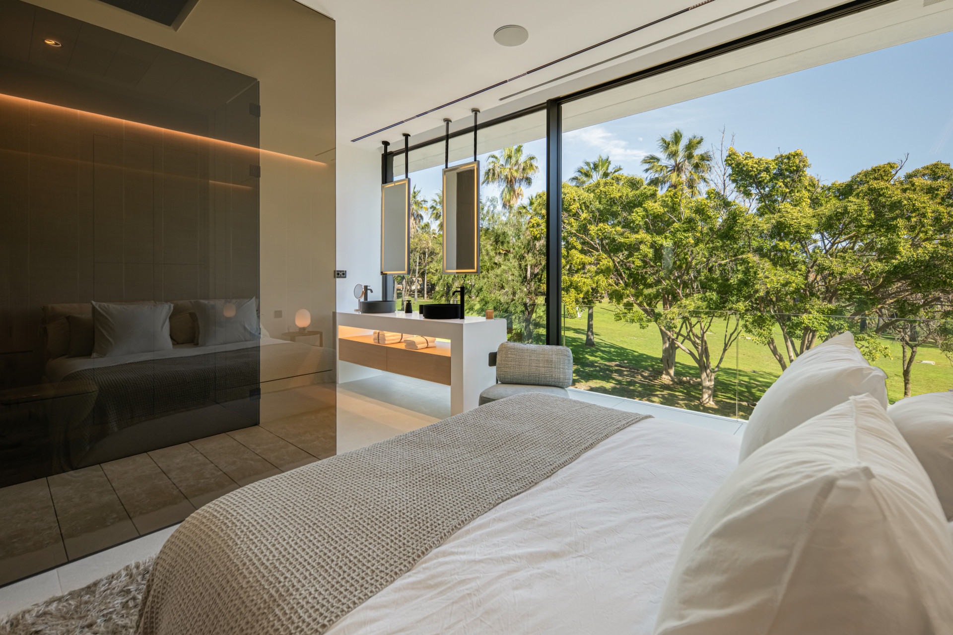 Exclusivas villas adosadas de tres dormitorios en la Milla de Oro de Marbella.