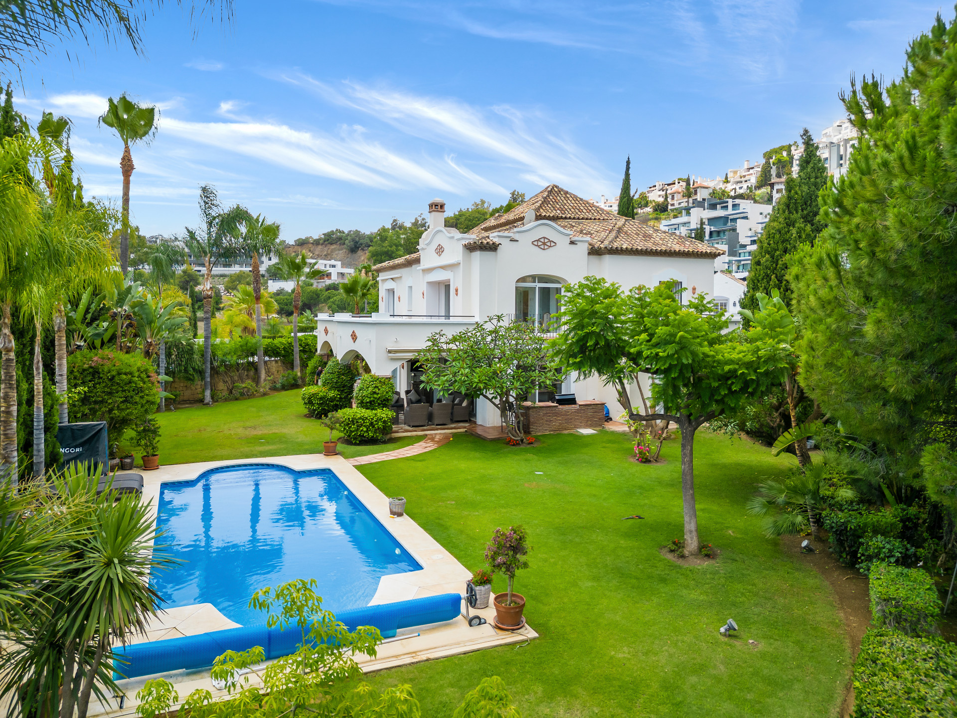 Charming south-facing five bedroom villa in La Reserva de La Quinta, Benahavis.