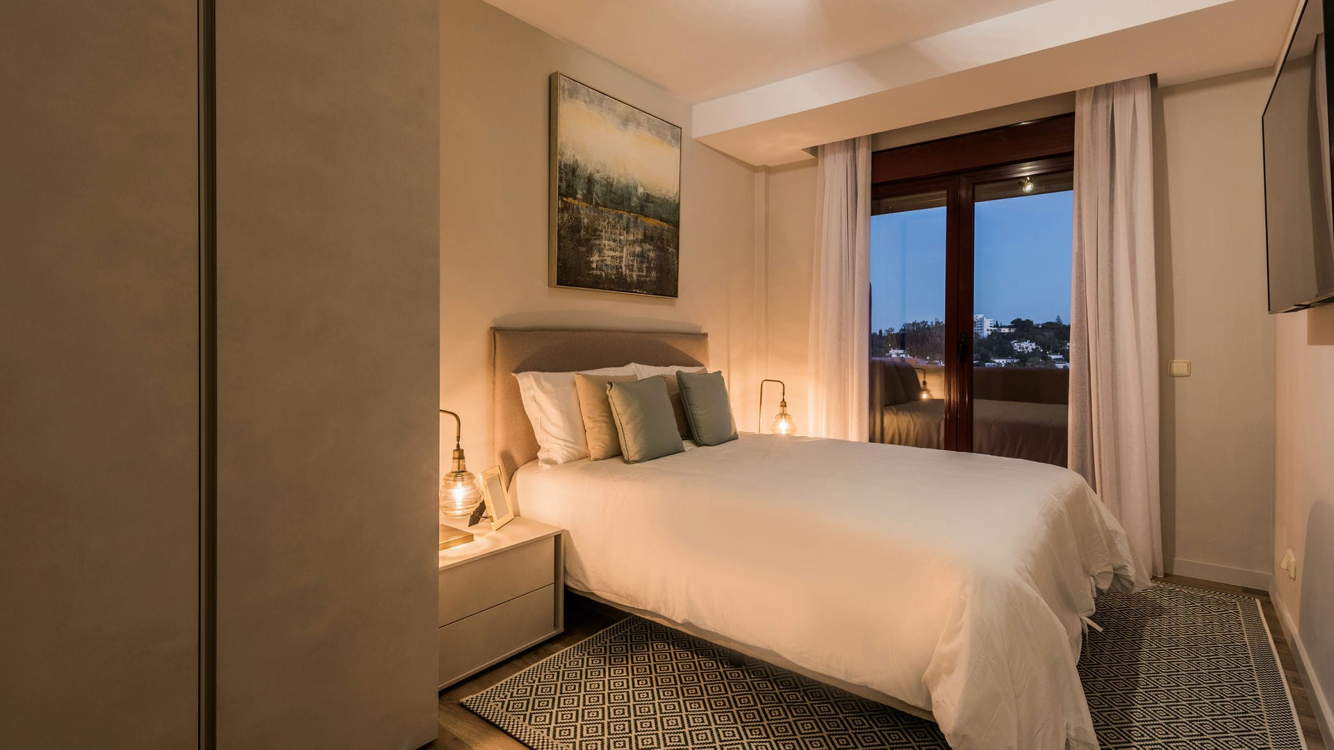 Elegante apartamento de tres dormitorios en Royal Marbella Golf Resort.