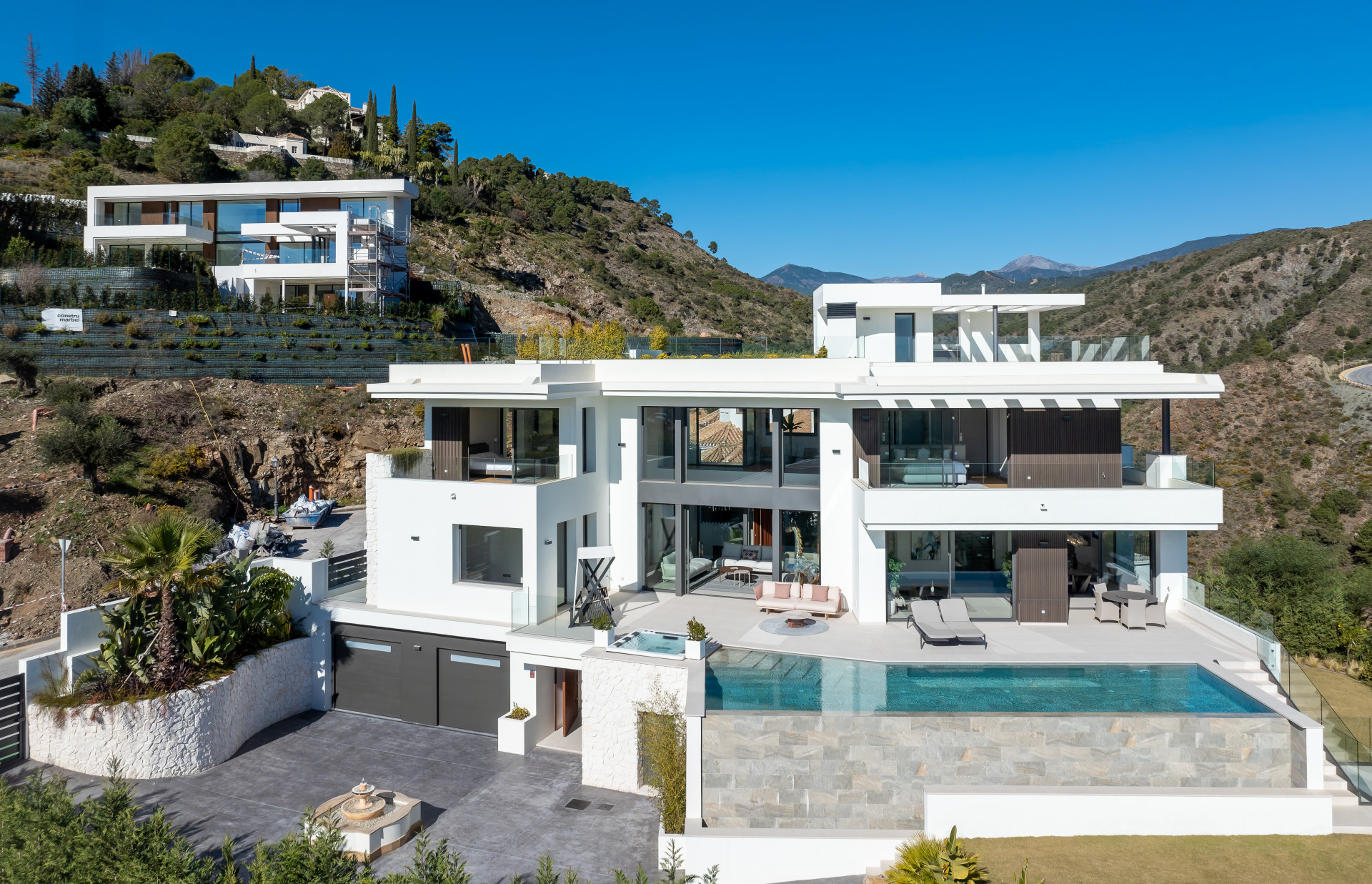 Stunning modern six bedroom villa with panoramic sea and mountain views in Lomas de La Quinta, Benahavis