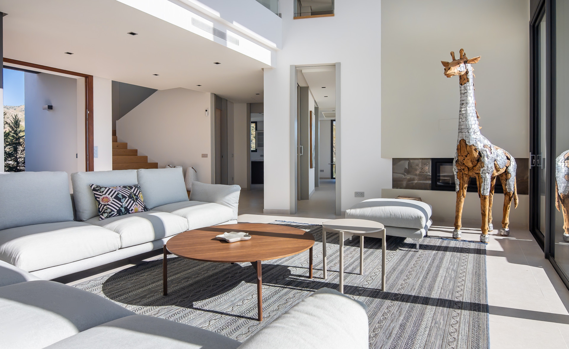 Stunning modern six bedroom villa with panoramic sea and mountain views in Lomas de La Quinta, Benahavis