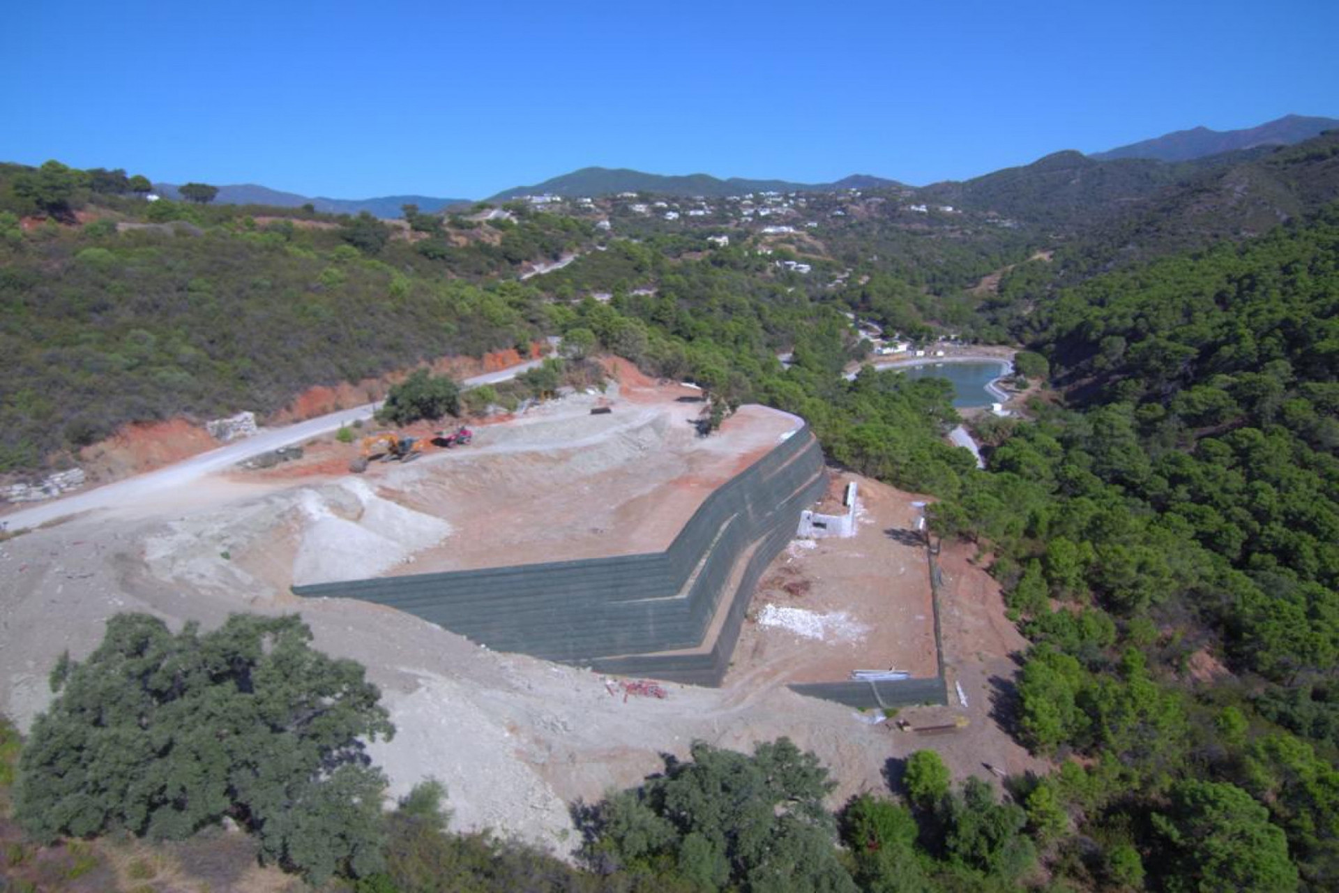 Hermosa parcela grande con proyecto en Montemayor en Benahavis