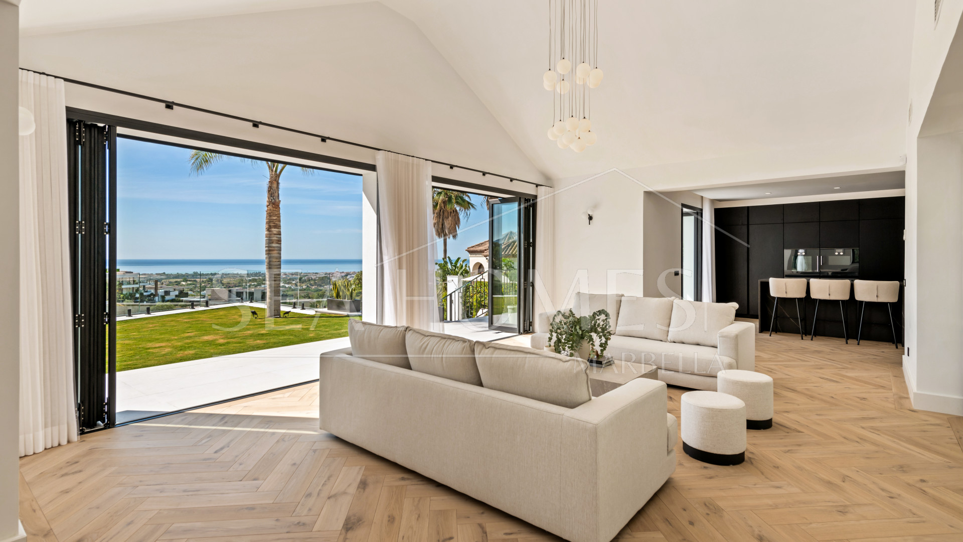 Contemporary style, luxury five bedroom villa located in Monte Halcones, Benahavis.