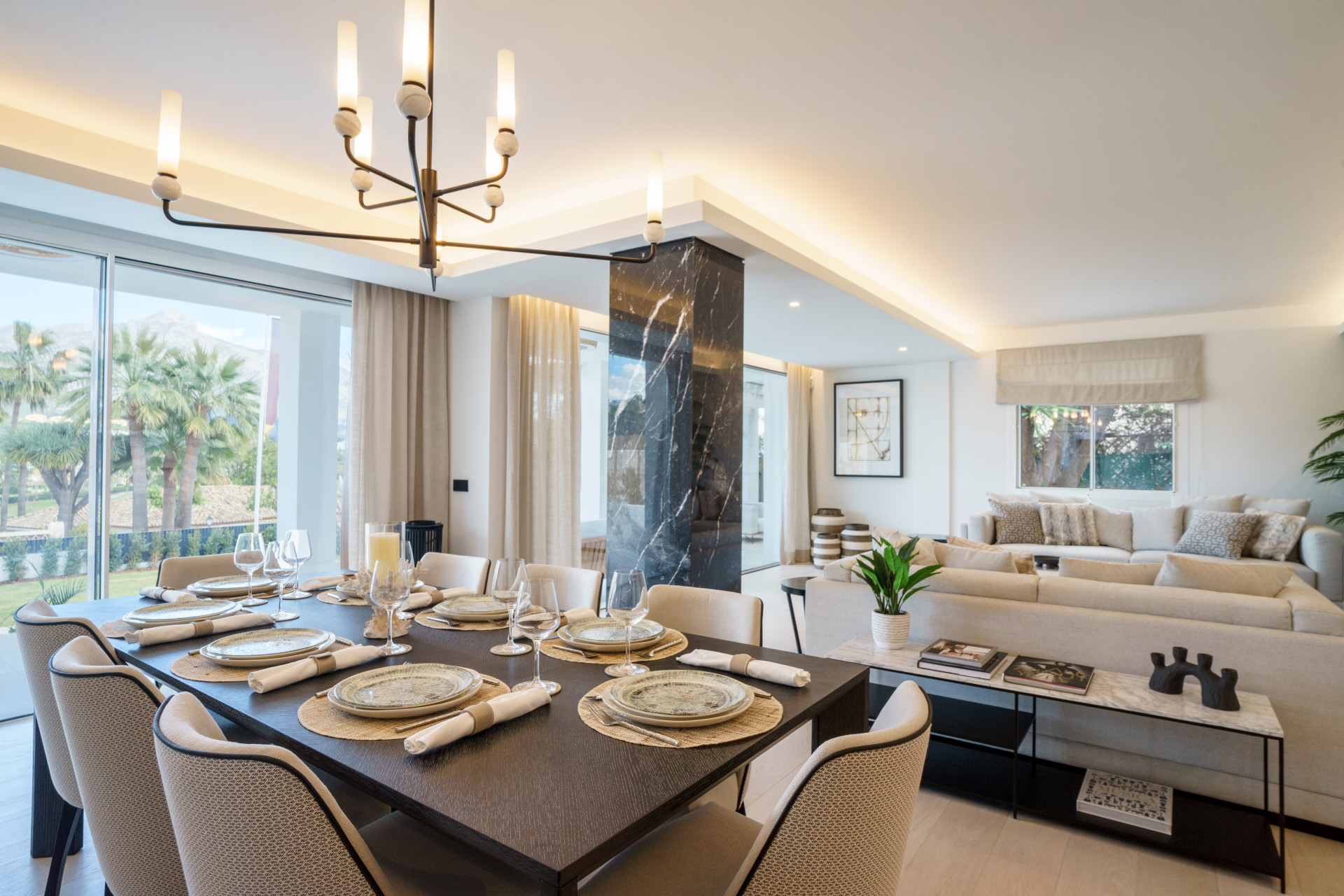 Stunning five bedroom villa with stunning views of the La Concha Mountain