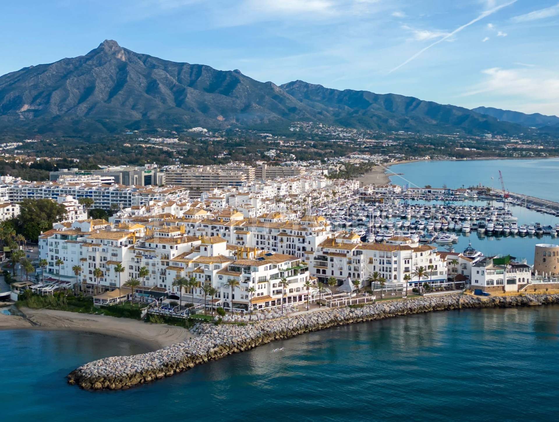 Well located two bedroom, third floor apartment in a quiet residential community of Nueva Andalucia, Marbella