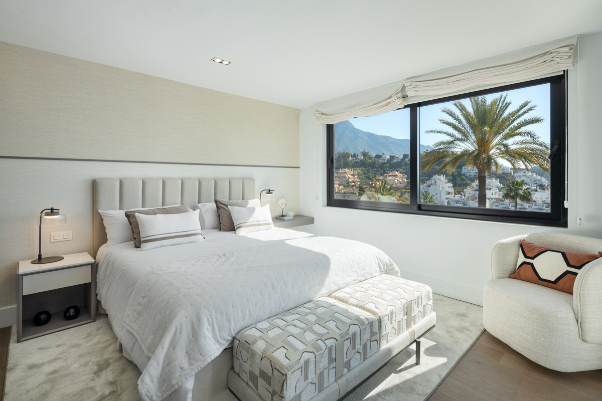 Stunning, newly renovated five bedroom villa in Los Naranjos Hill Club, Nueva Andalucía