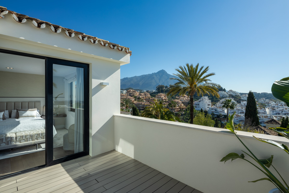 Stunning, newly renovated five bedroom villa in Los Naranjos Hill Club, Nueva Andalucía