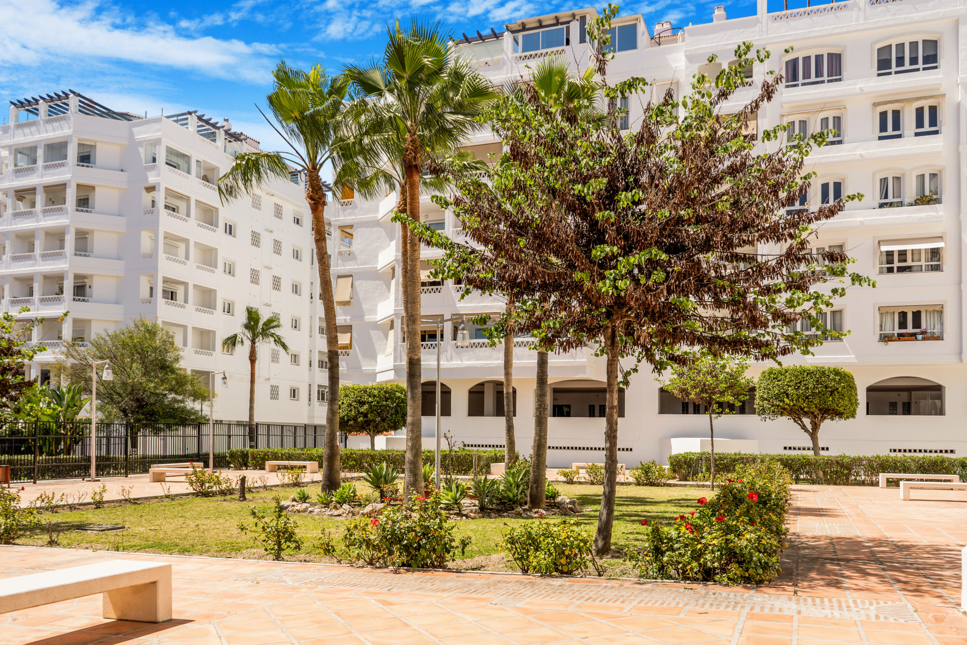 Lovely three bedroom, fifth floor apartment in the residential community of Albatross IV, La Campana