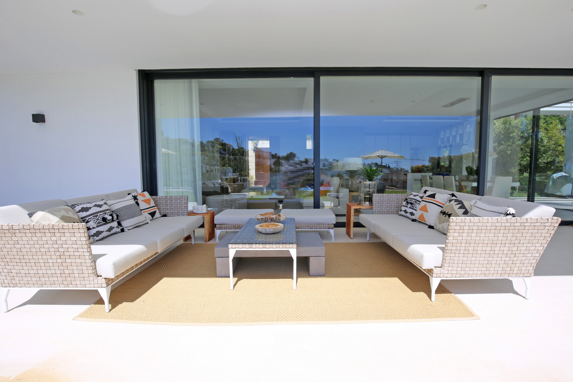 A superb southwest facing, five bedroom luxury villa in La Alqueria