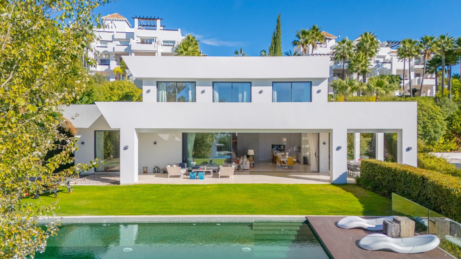 A superb southwest facing, five bedroom luxury villa in La Alqueria