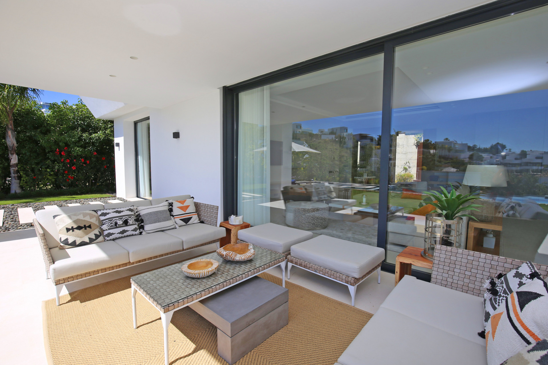 A superb southwest facing, five bedroom luxury villa in La Alqueria