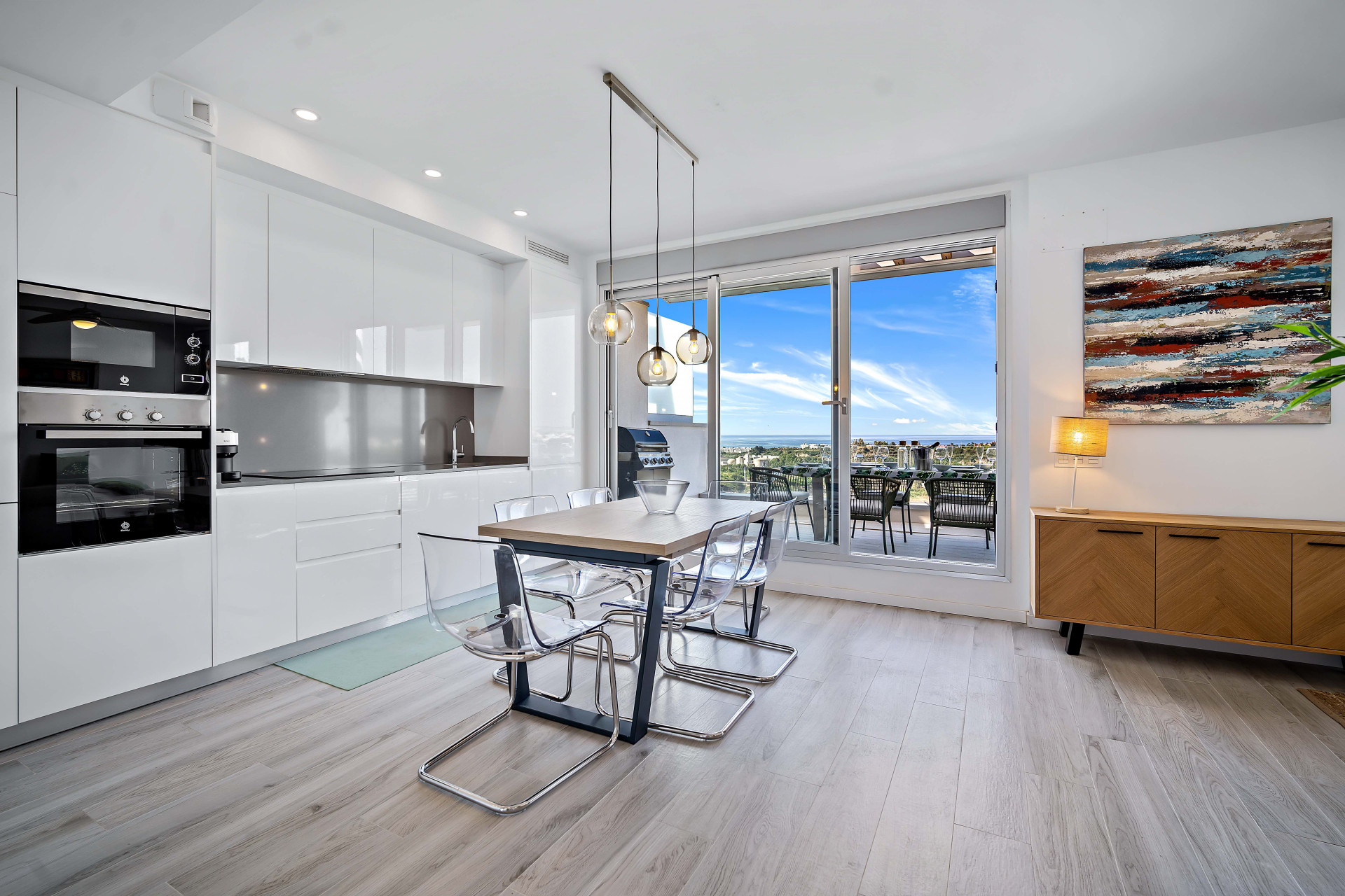 Un maravilloso apartamento luminoso y moderno con increíbles vistas