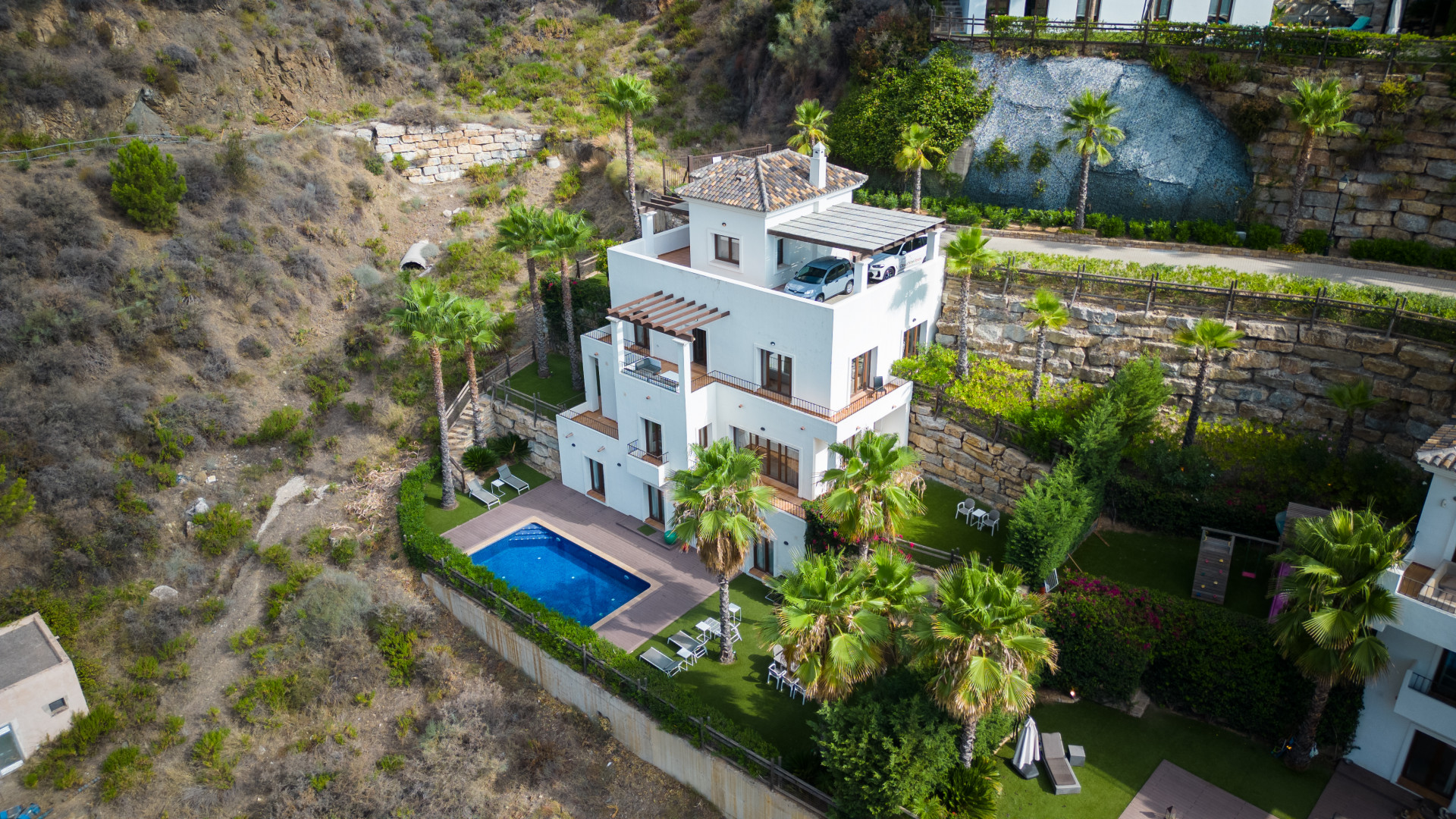 Luxury Villa with Stunning Views in Benahavis Hills Country Club