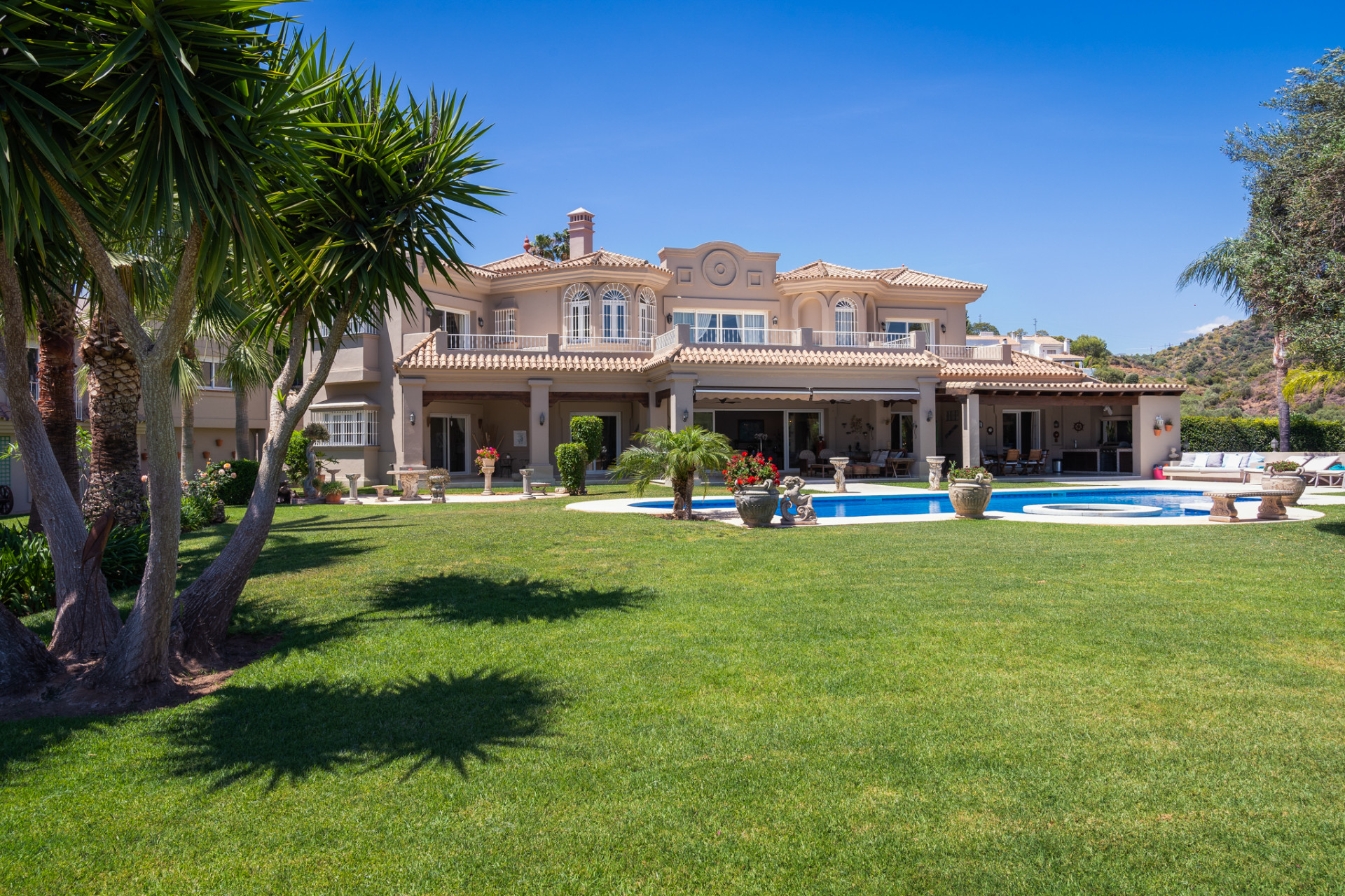 Beautiful seven bedroom villa located in the heart of Nueva Andalucia, Marbella