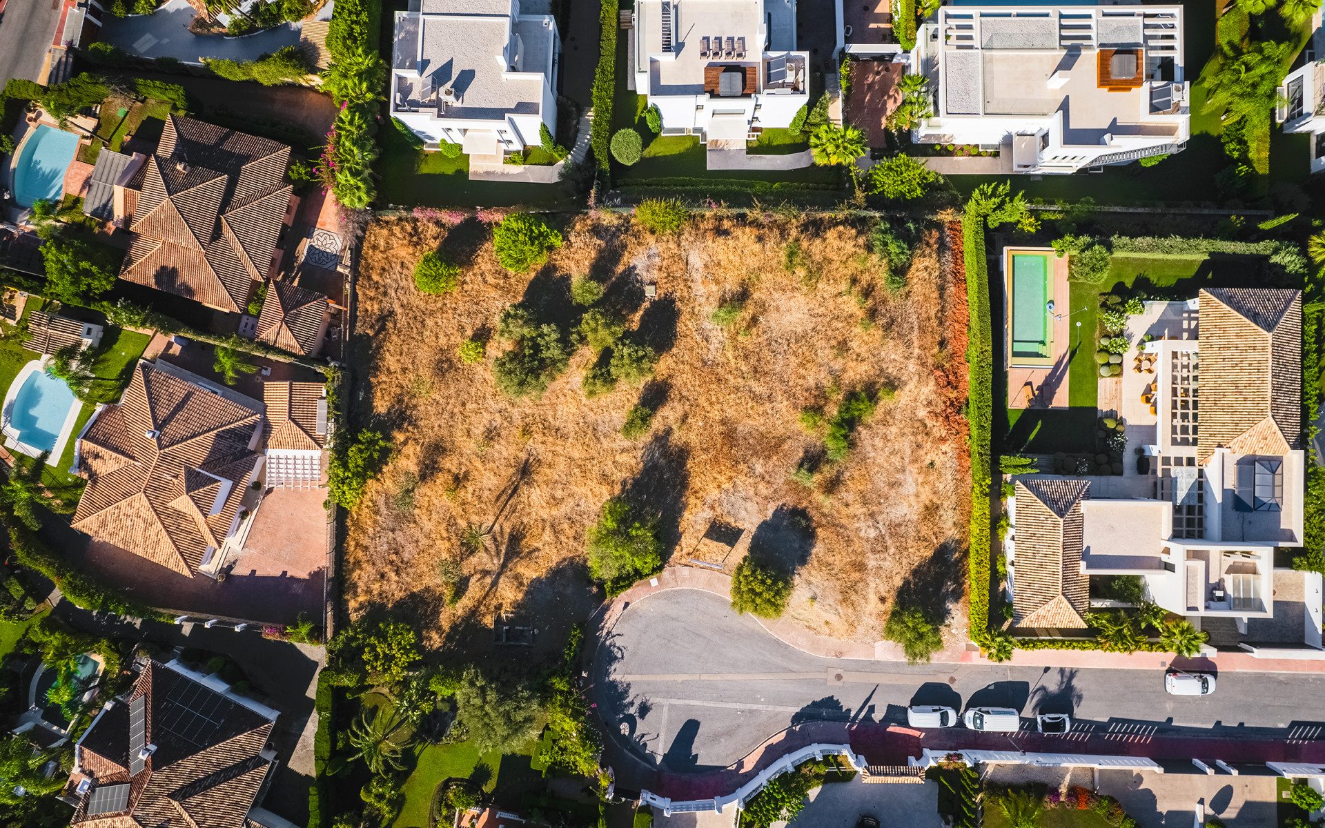 Parcelas con proyecto para construir una villa de lujo con vistas panorámicas en Haza del Conde, Nueva Andalucía