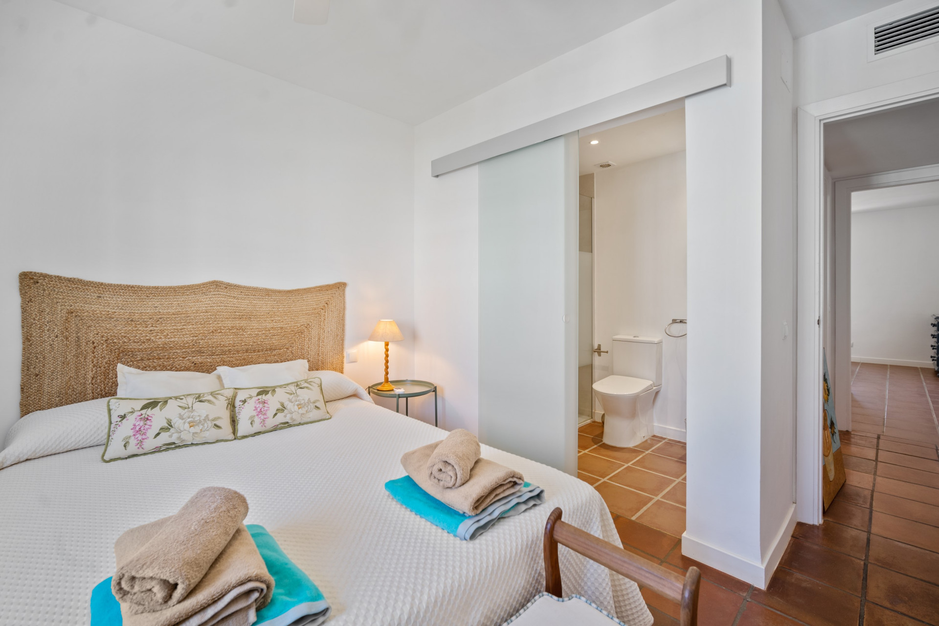 Casa Pacífico es una maravillosa casa adosada de tres plantas con alojamiento para diez personas.