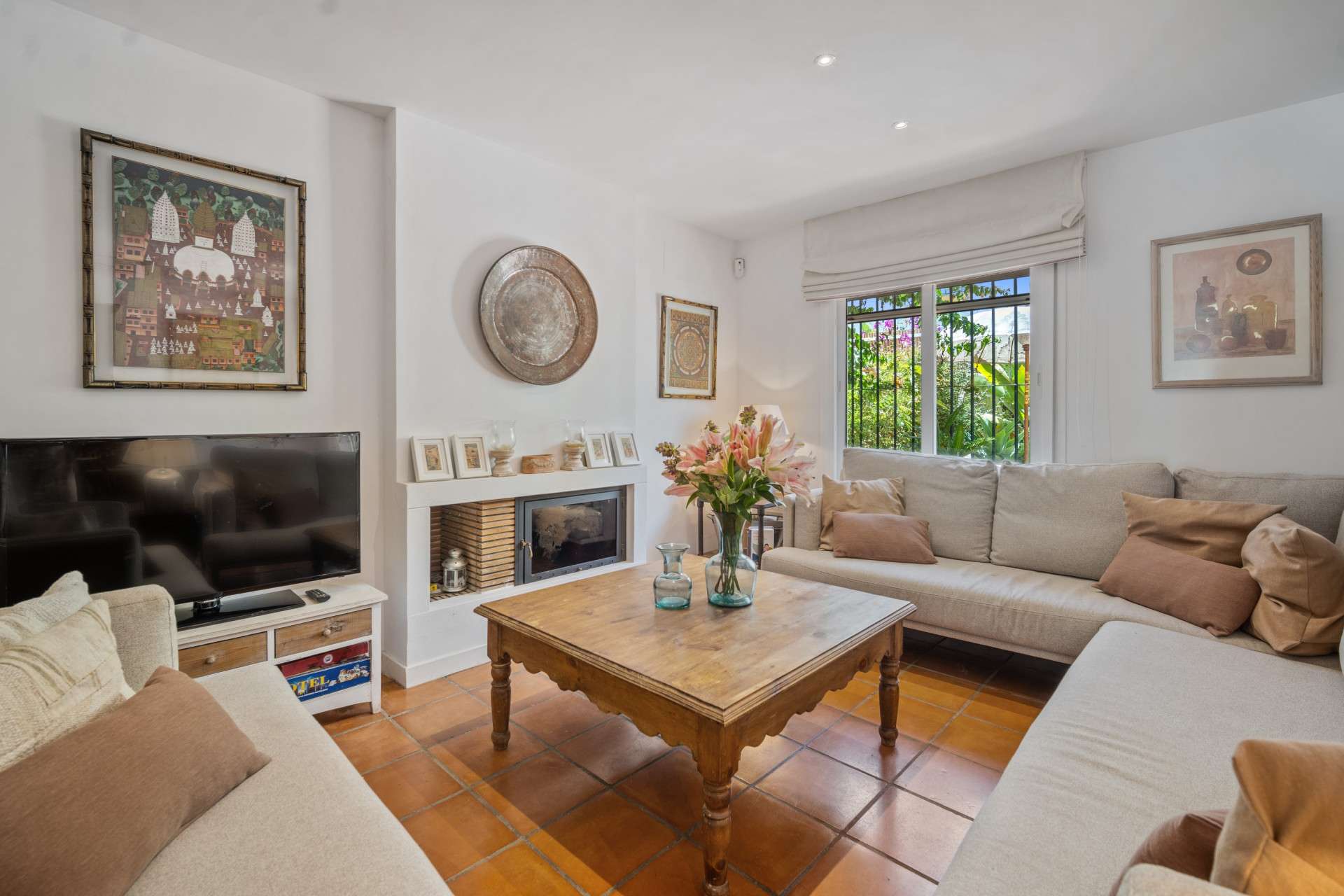 Casa Pacífico es una maravillosa casa adosada de tres plantas con alojamiento para diez personas.