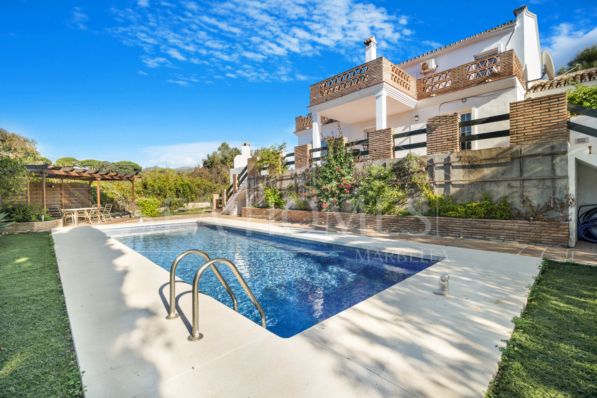 Fantastic opportunity; a four bedroom, south west facing villa in Elviria
