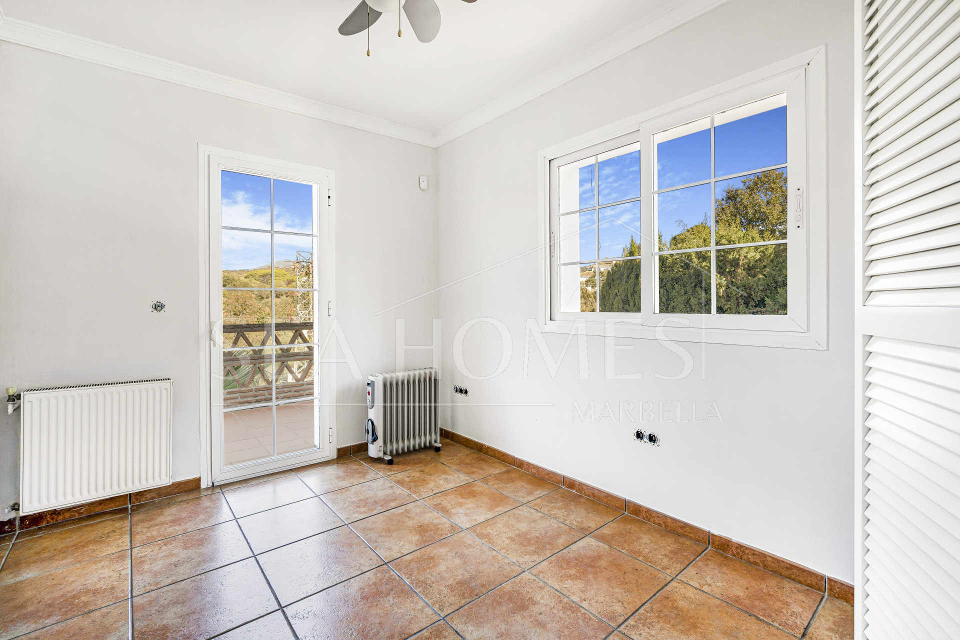 Fantastic opportunity; a four bedroom, south west facing villa in Elviria