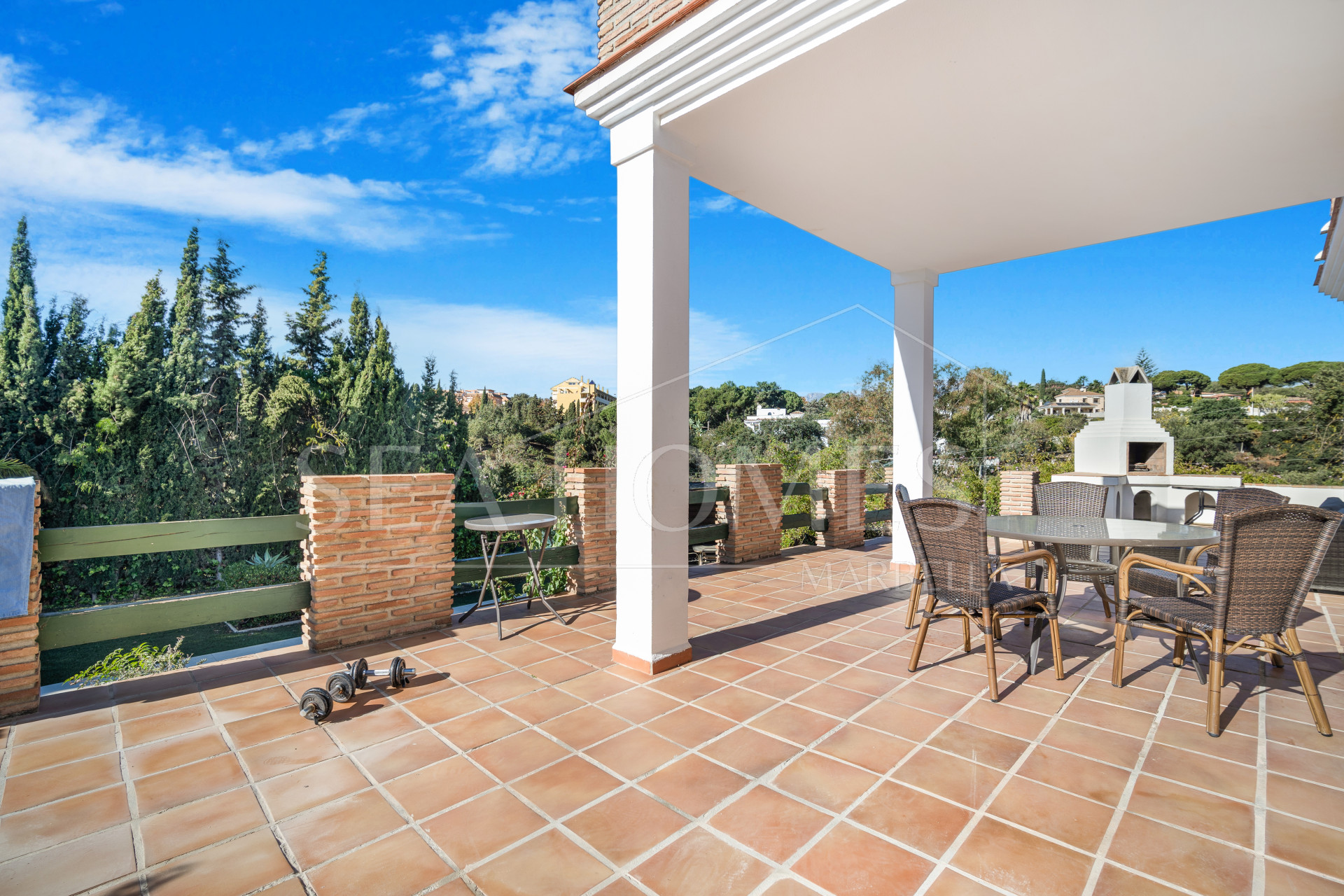 Fantastic opportunity; a four bedroom, south west facing villa in Elviria