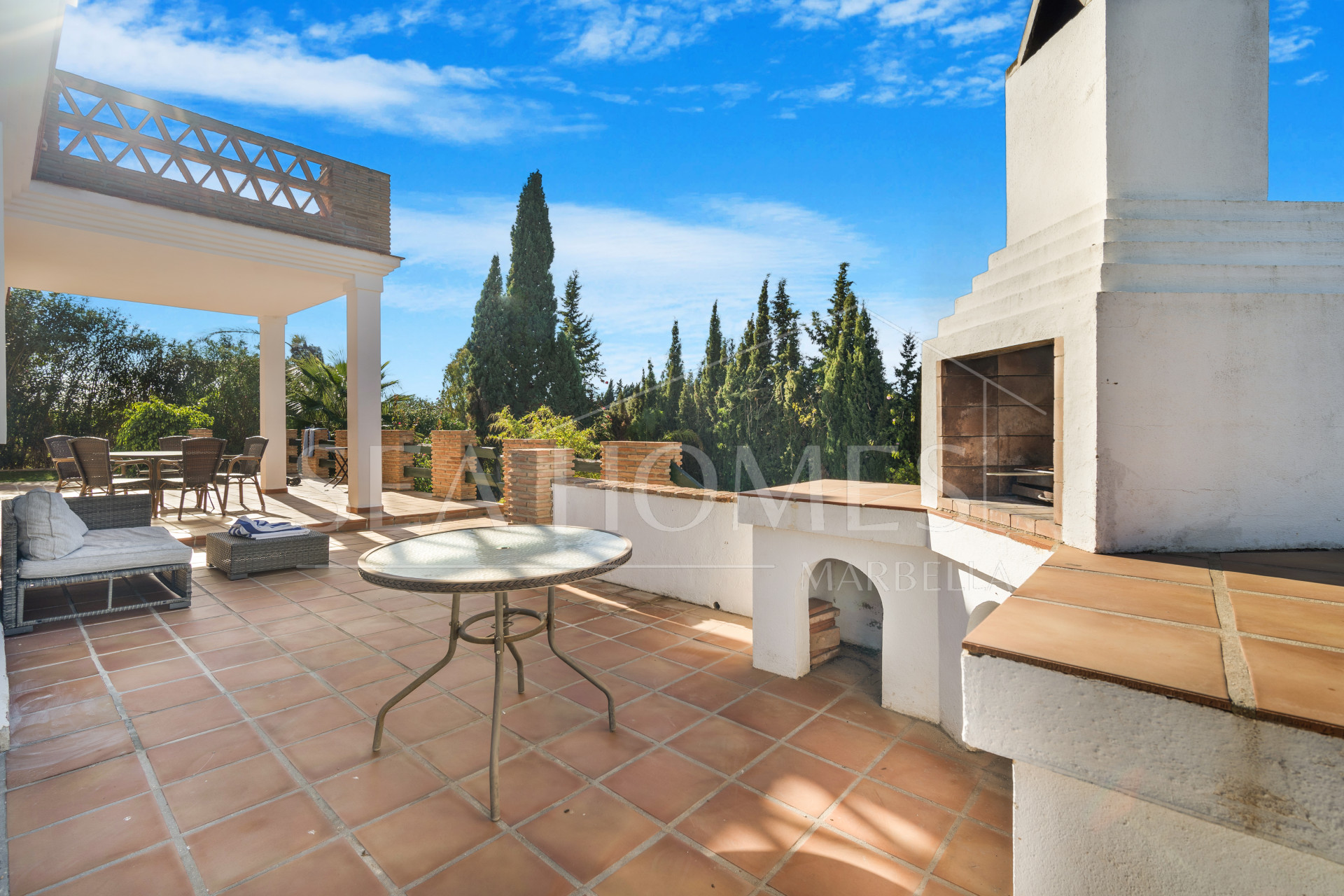 Fantastic opportunity; a four bedroom, south west facing villa in Elviria