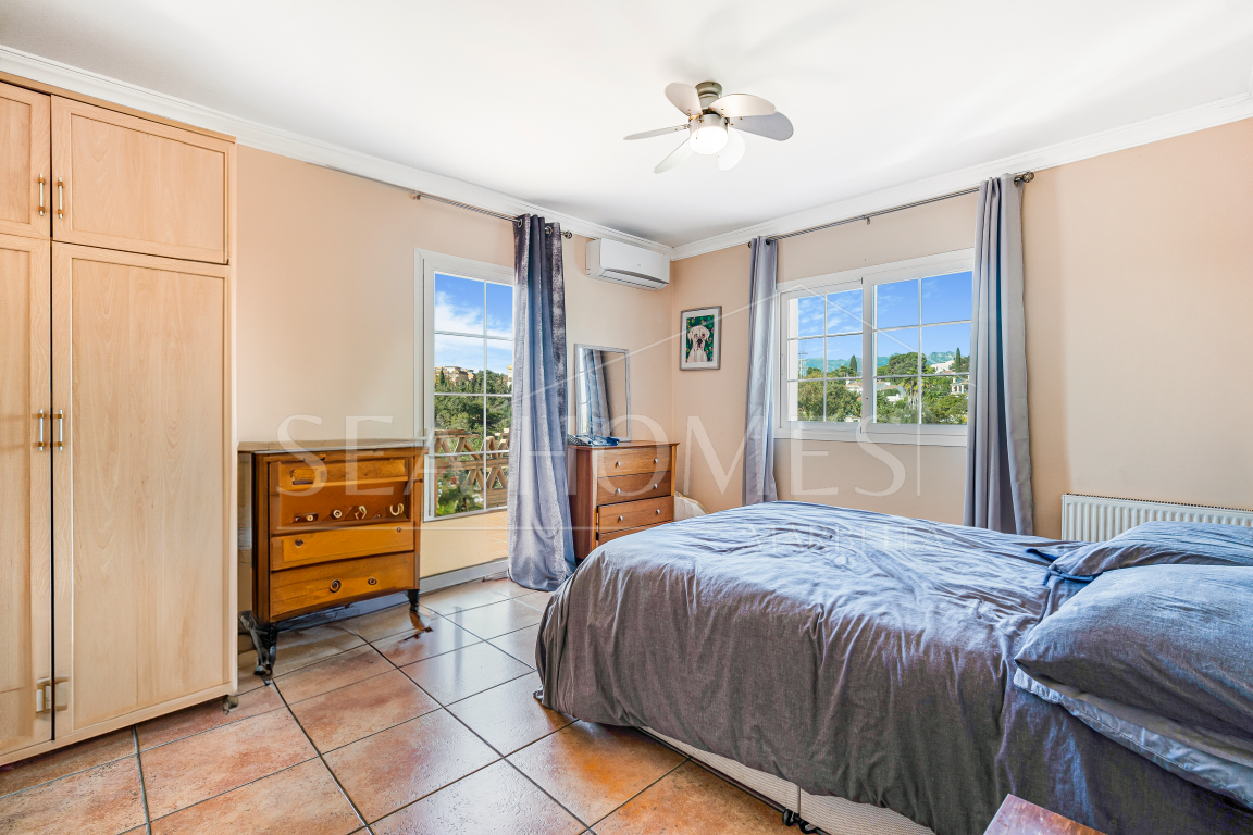 Fantastic opportunity; a four bedroom, south west facing villa in Elviria