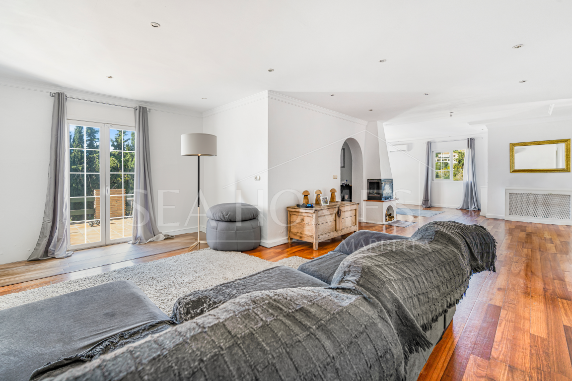 Fantastic opportunity; a four bedroom, south west facing villa in Elviria