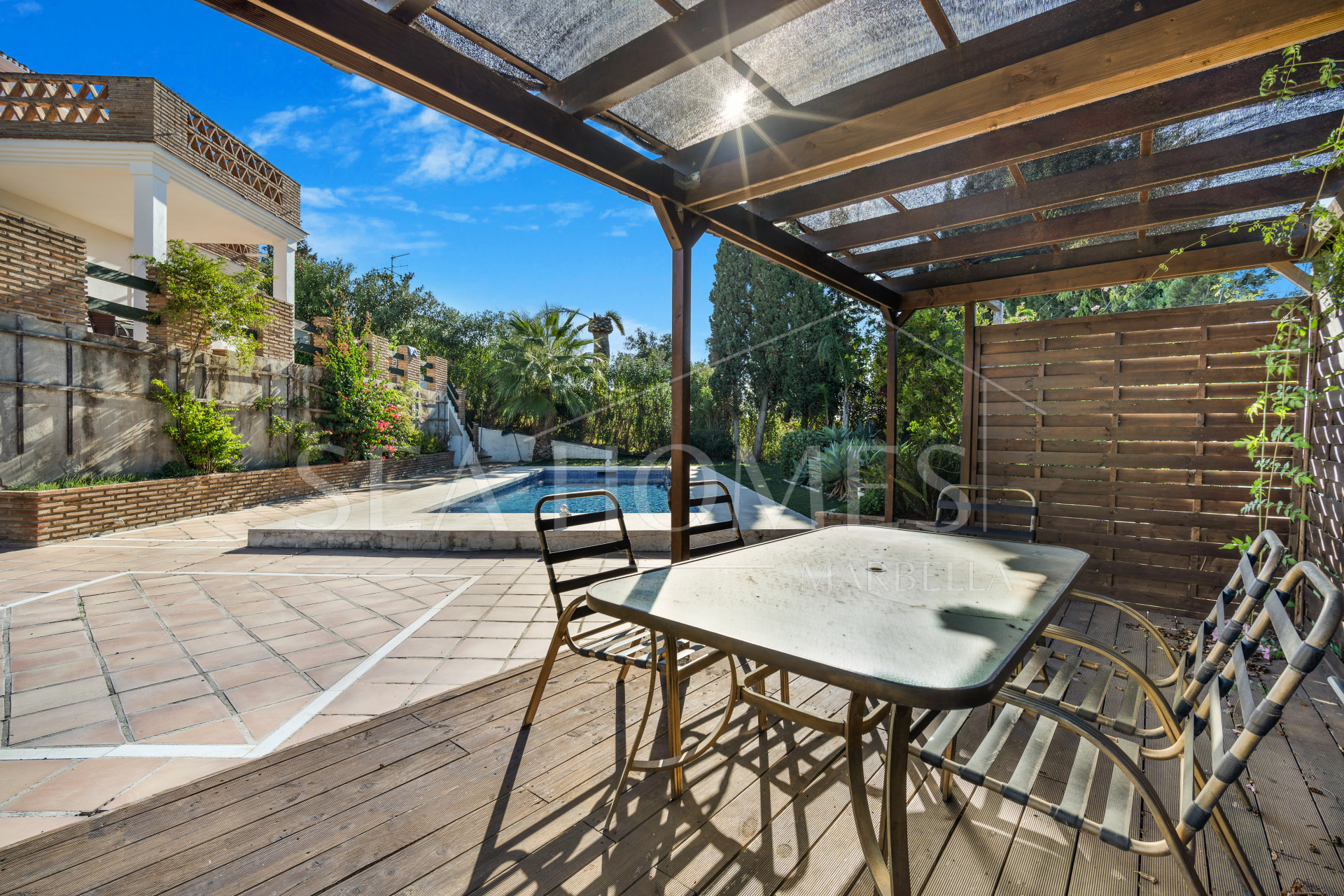 Fantastic opportunity; a four bedroom, south west facing villa in Elviria