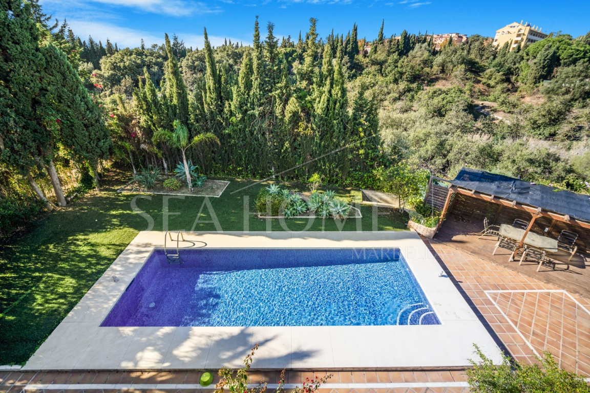 Fantastic opportunity; a four bedroom, south west facing villa in Elviria
