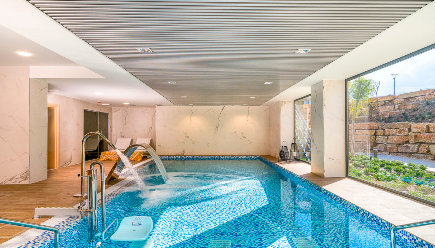 Luxurious 3 bedroom, 2 bathroom south facing apartment located in the New Golden Mile of Estepona