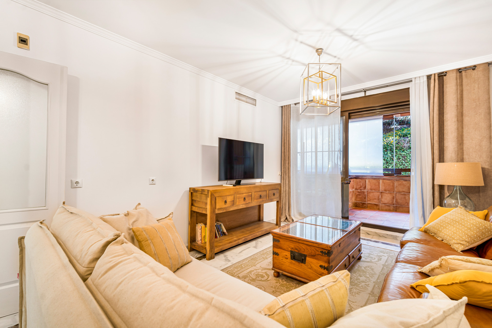Maravilloso apartamento de dos dormitorios situado en el corazón de la Milla de Oro de Marbella, Costa Nagueles III