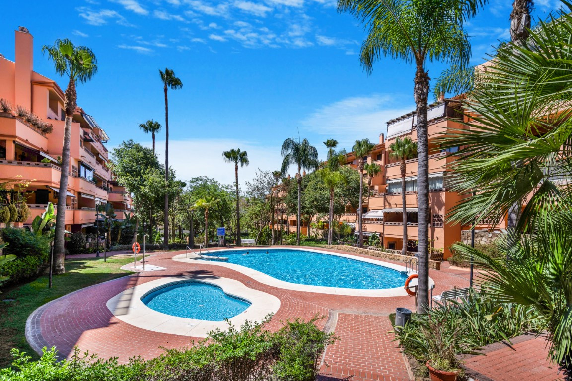 Wonderful two-bedroom apartment located in the heart of Marbella´s Golden Mile, Costa Nagueles III