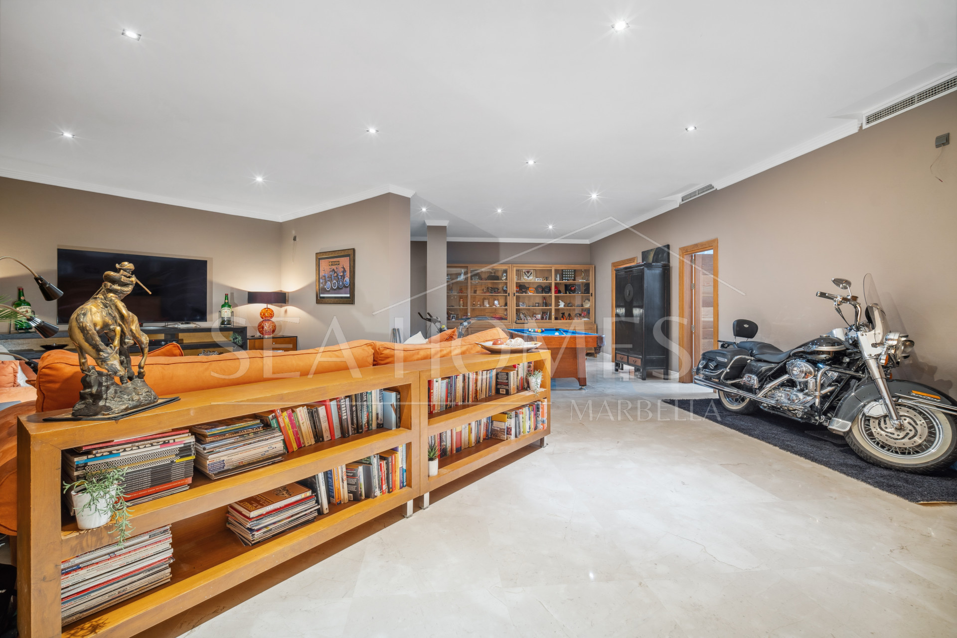 Impressive four-bedroom frontline golf villa in Los Arqueros, Benahavis with sea and mountain views