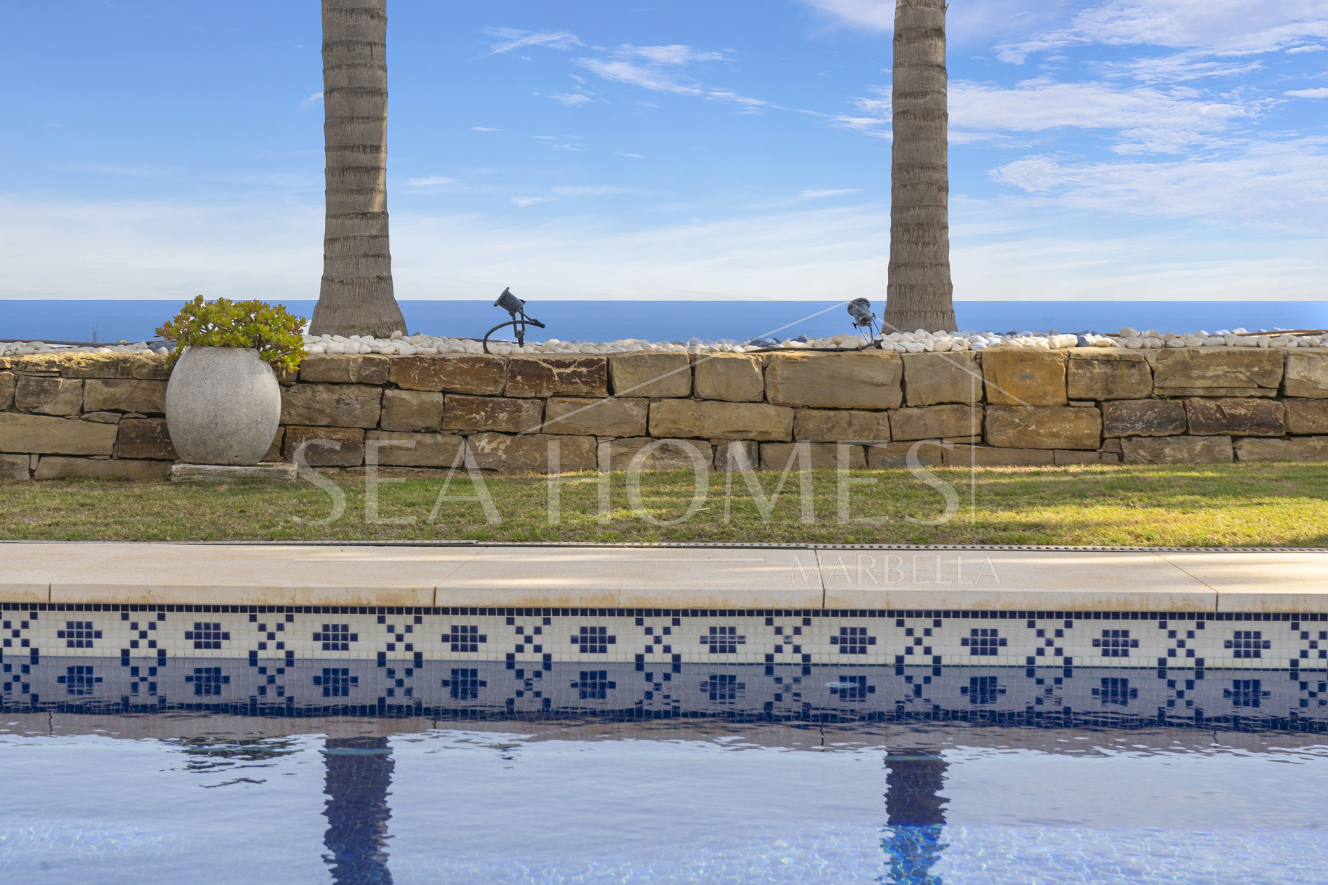 Impressive four-bedroom frontline golf villa in Los Arqueros, Benahavis with sea and mountain views
