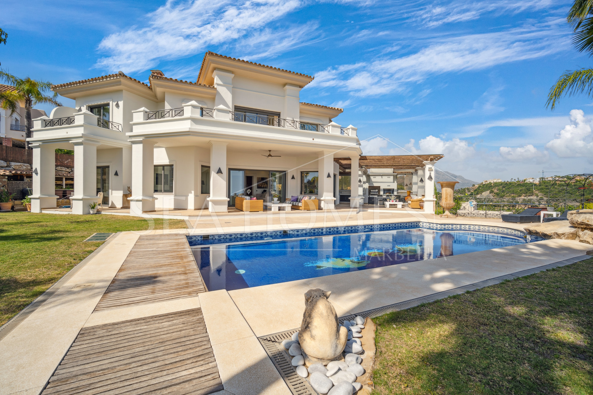 Impressive four-bedroom frontline golf villa in Los Arqueros, Benahavis with sea and mountain views