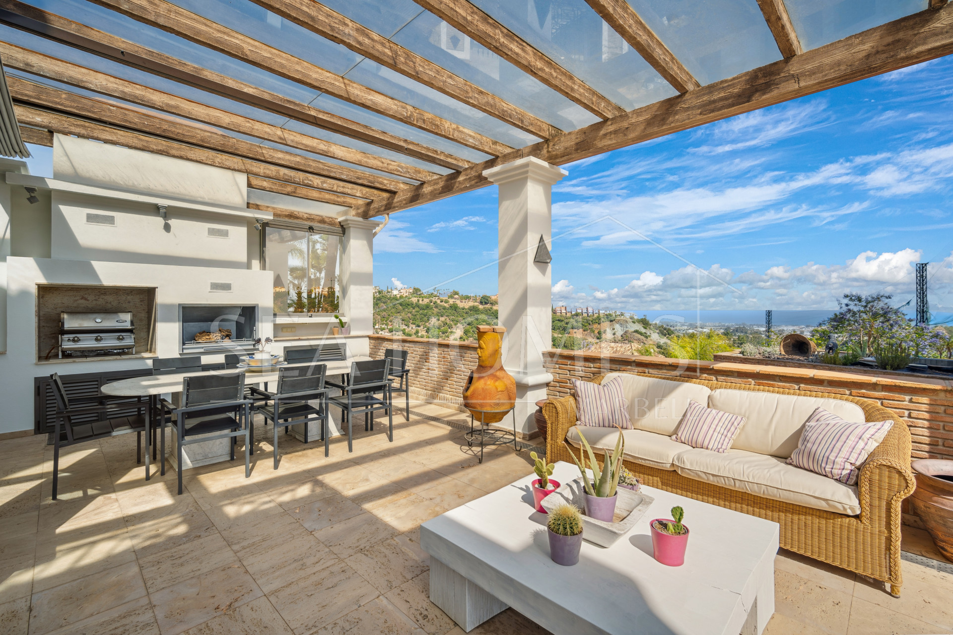 Impressive four-bedroom frontline golf villa in Los Arqueros, Benahavis with sea and mountain views