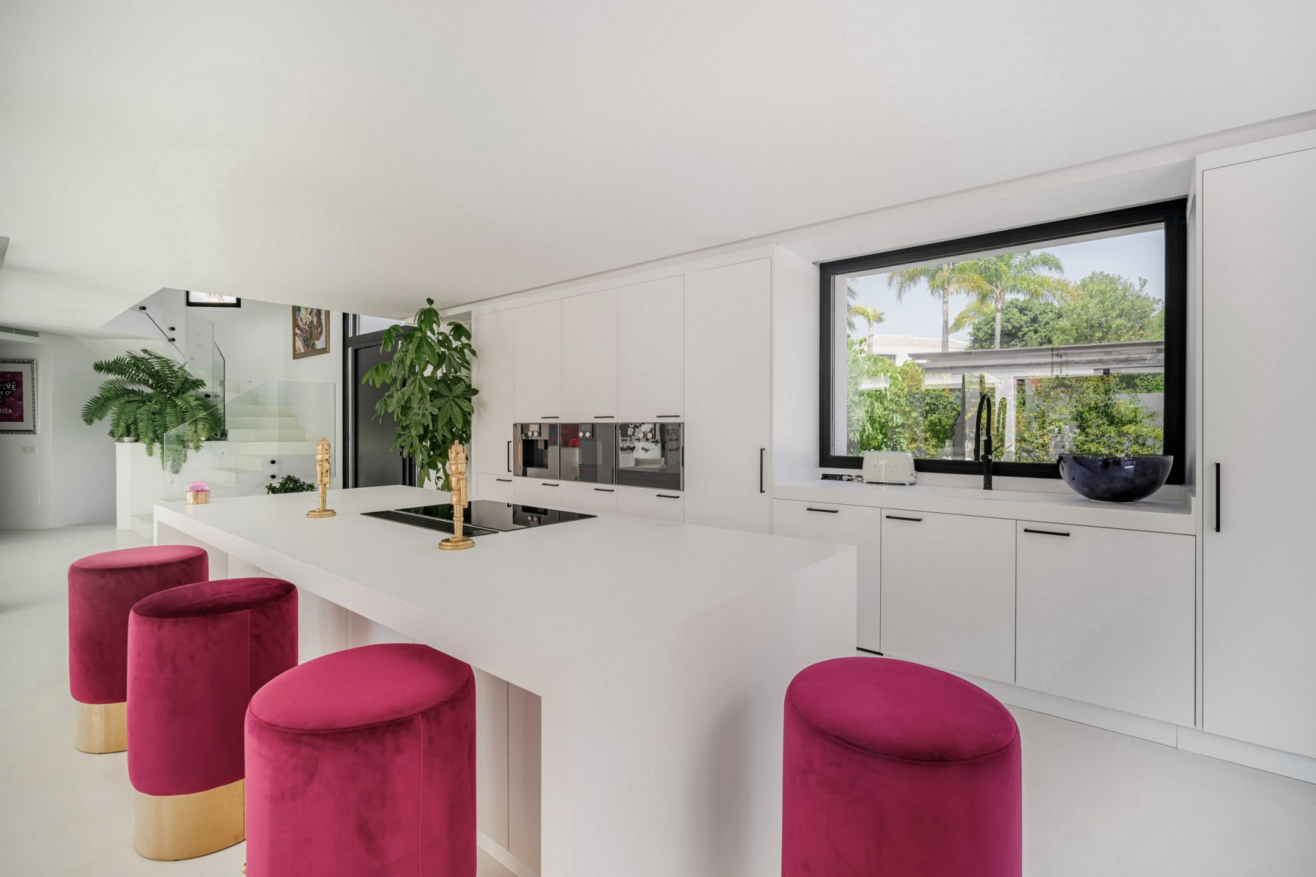 Fully reformed four bedroom, south facing villa in the gated community of Parcelas del Golf