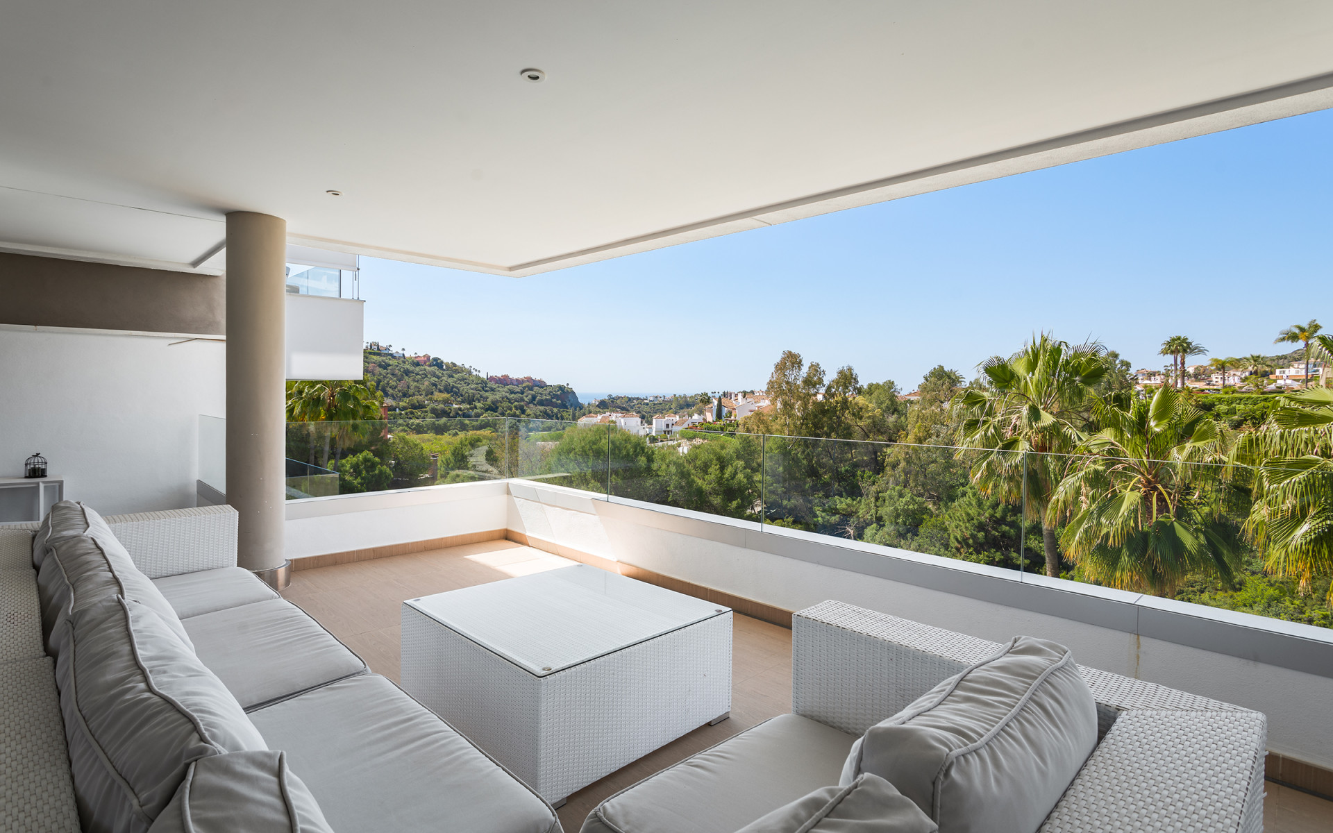 Contemporary three bedroom, southwest facing brand new apartment with panoramic views in La Reserva de Alcuzcuz, Benahavis.