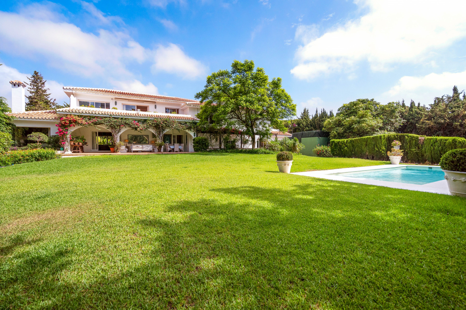 Beautiful, south facing seven bedroom Villa located in Calahonda, Mijas