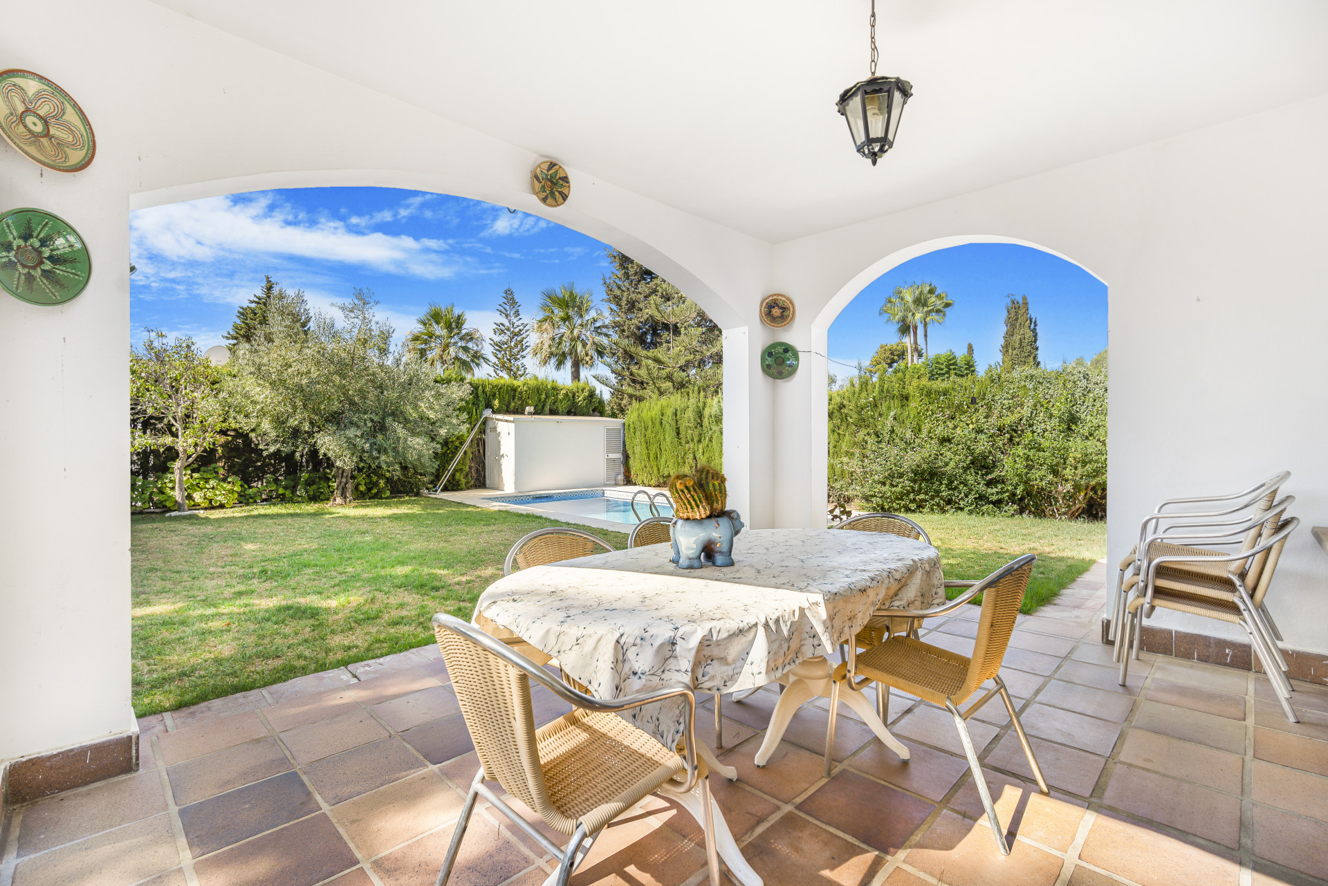 Amazing opportunity; a four-bedroom detached villa in a residential area of Calahonda, Mijas Costa