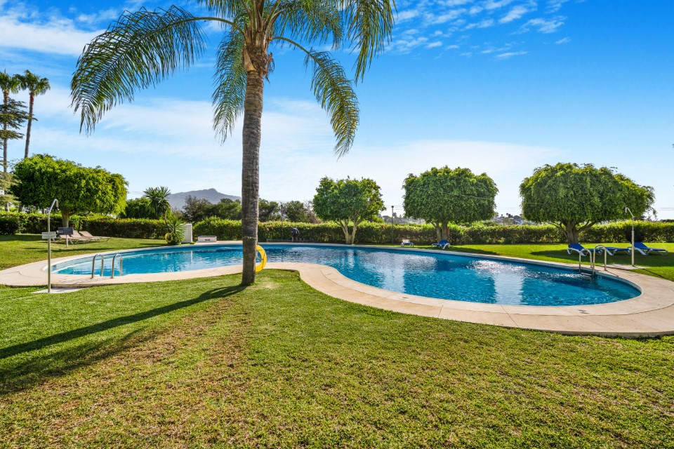 Hermosa casa adosada de cuatro dormitorios situada en la comunidad cerrada de Monte Biarritz Golf, Atalaya